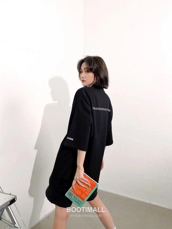 Balenciaga 2026SS WFP Logo Print Cotton T-Shirt with Collaboration Detail 발렌시아가 2026SS WFP 로고 프린트 코튼 반팔 티셔츠 콜라보 디테일 4