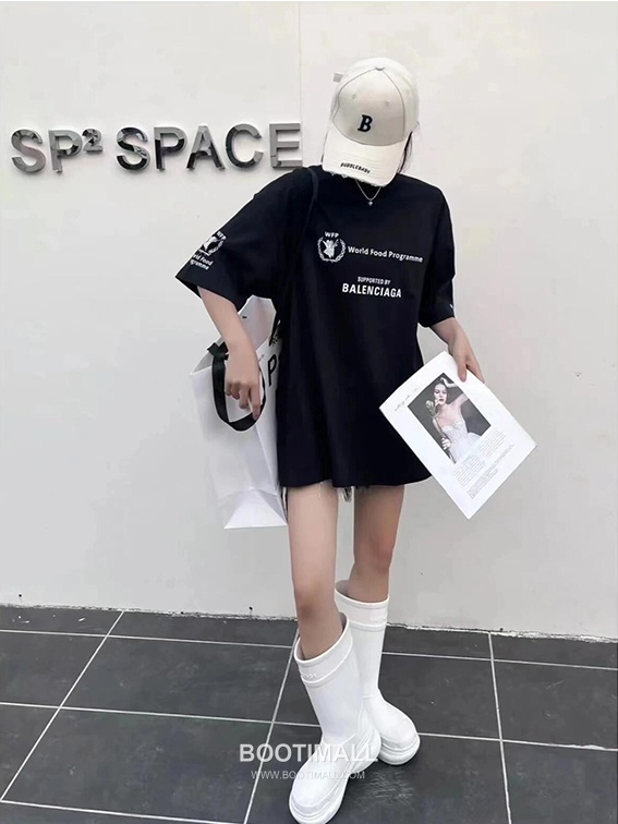 Balenciaga 2026SS WFP Logo Print Cotton T-Shirt with Collaboration Detail 발렌시아가 2026SS WFP 로고 프린트 코튼 반팔 티셔츠 콜라보 디테일 8