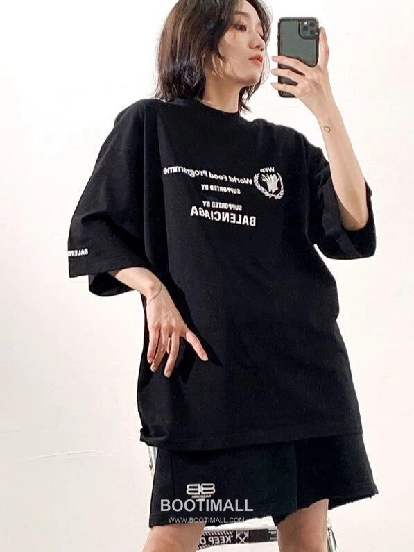 Balenciaga 2026SS WFP Logo Print Cotton T-Shirt with Collaboration Detail 발렌시아가 2026SS WFP 로고 프린트 코튼 반팔 티셔츠 콜라보 디테일 9