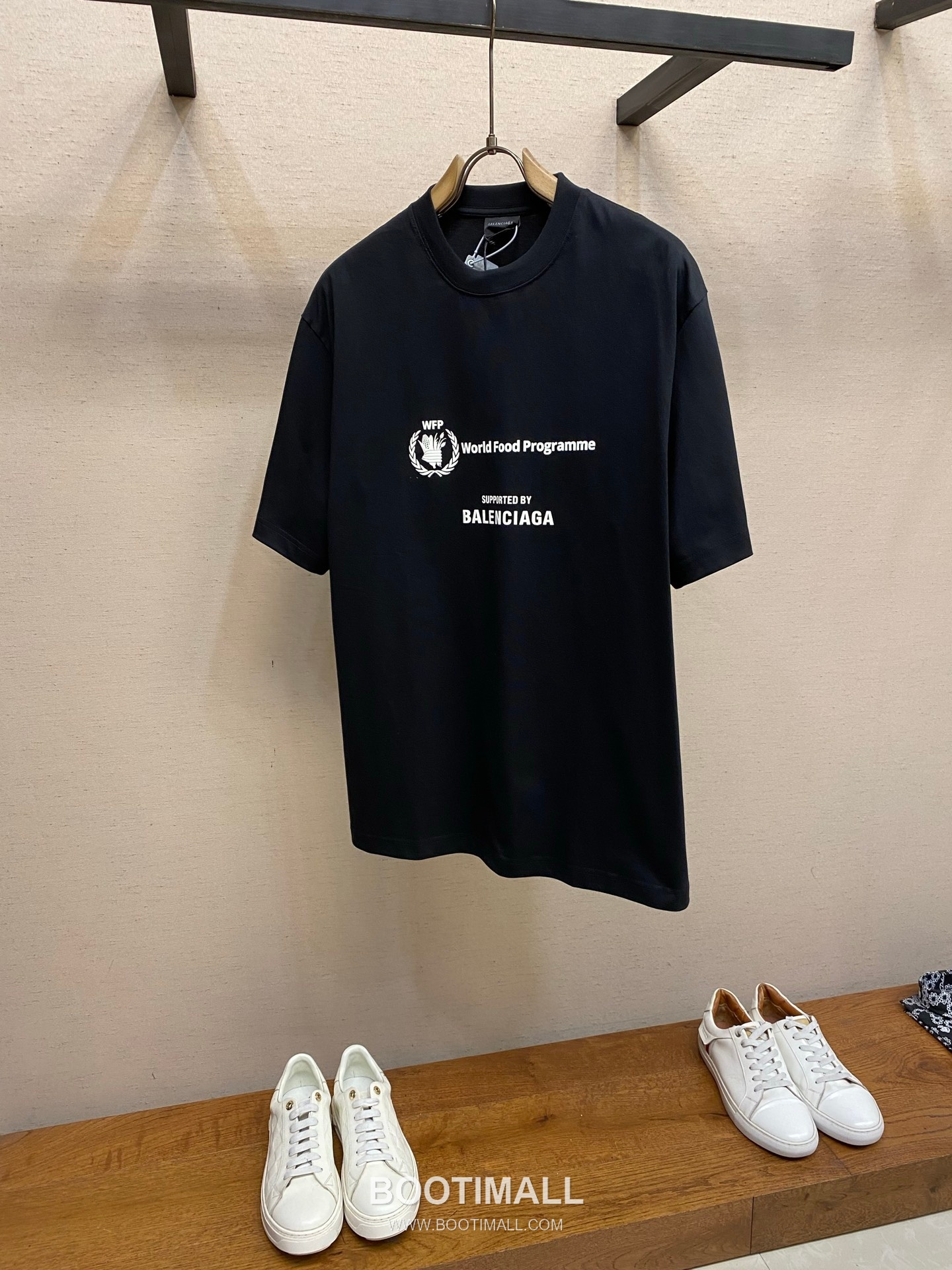 Balenciaga 2026SS WFP Logo Print Cotton T-Shirt with Collaboration Detail 발렌시아가 2026SS WFP 로고 프린트 코튼 반팔 티셔츠 콜라보 디테일 10
