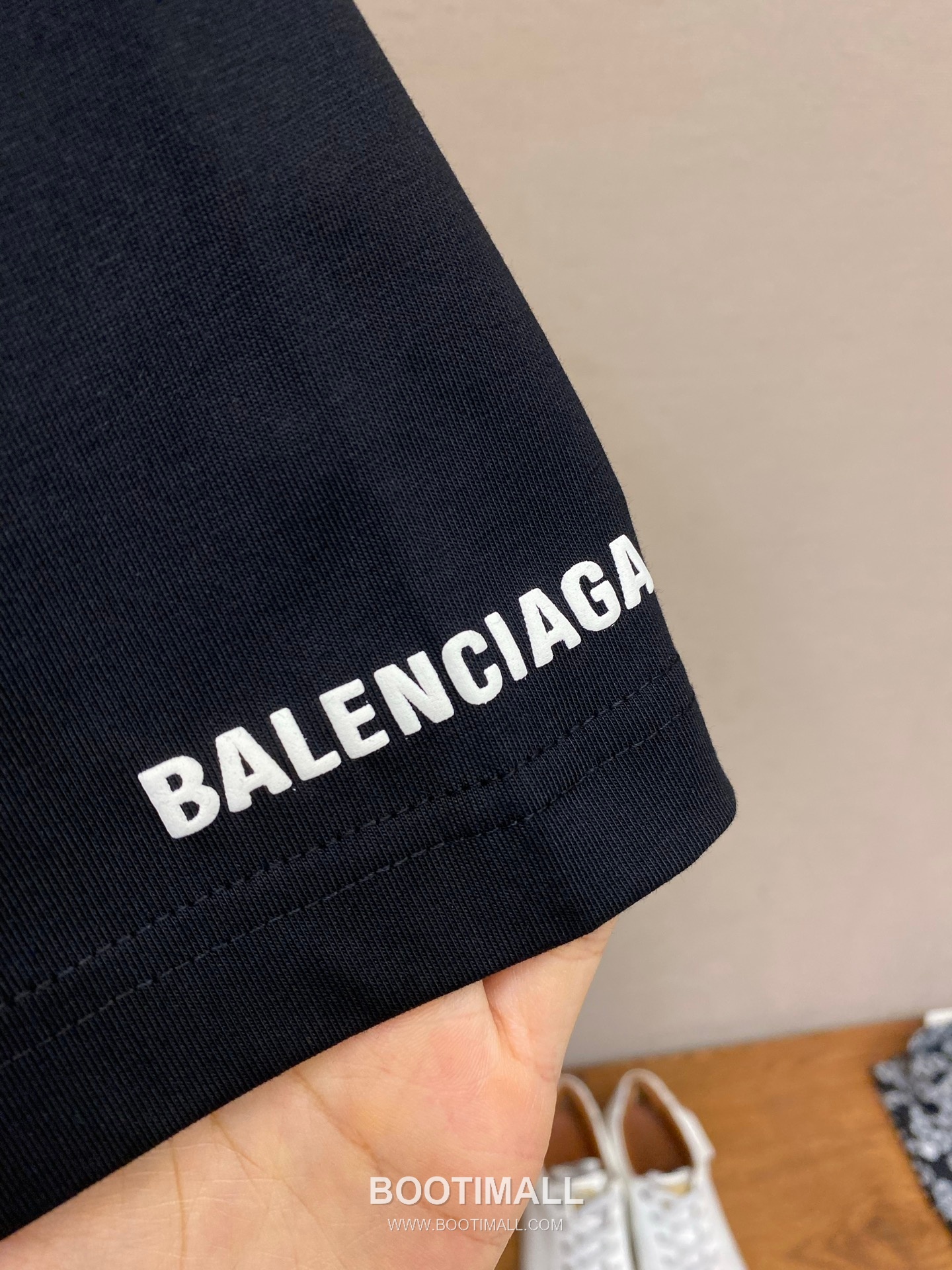 Balenciaga 2026SS WFP Logo Print Cotton T-Shirt with Collaboration Detail 발렌시아가 2026SS WFP 로고 프린트 코튼 반팔 티셔츠 콜라보 디테일 15