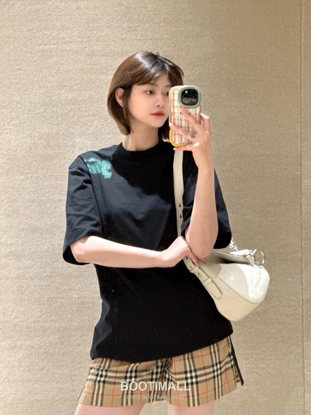 Burberry 2026SS Equestrian Knight Print Cotton T-Shirt with Logo Detail 버버리 2026SS 마술 기사 프린트 코튼 반팔 티셔츠 로고 디테일 2