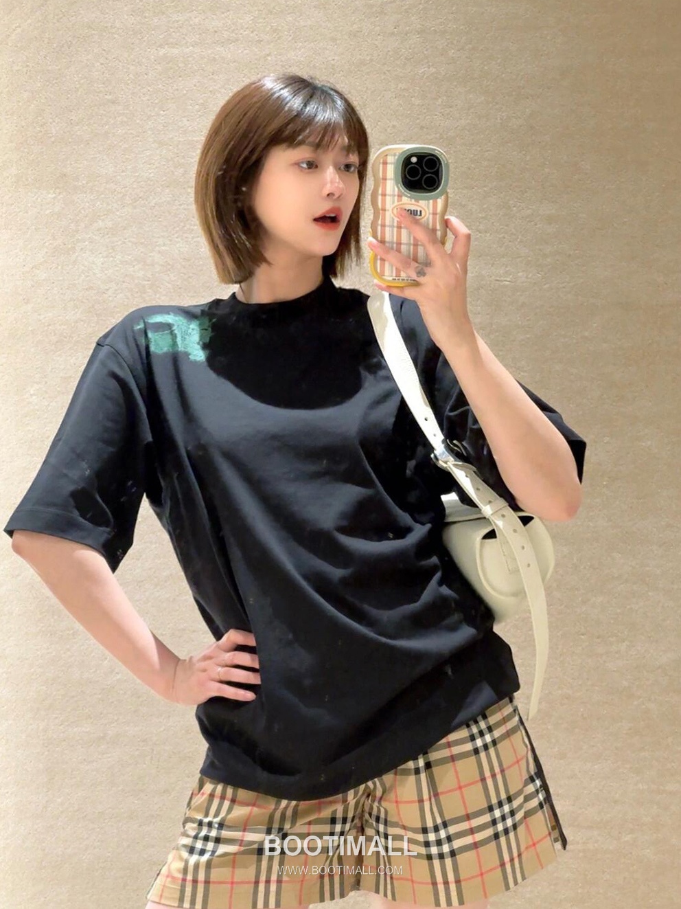 Burberry 2026SS Equestrian Knight Print Cotton T-Shirt with Logo Detail 버버리 2026SS 마술 기사 프린트 코튼 반팔 티셔츠 로고 디테일 3