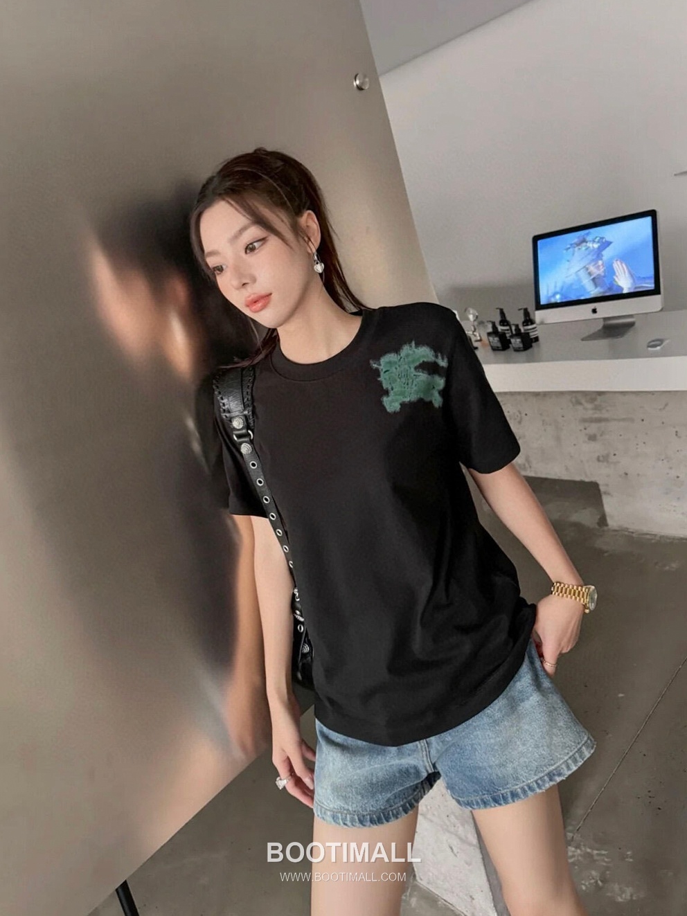 Burberry 2026SS Equestrian Knight Print Cotton T-Shirt with Logo Detail 버버리 2026SS 마술 기사 프린트 코튼 반팔 티셔츠 로고 디테일 4