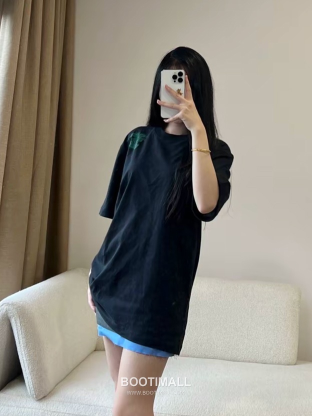 Burberry 2026SS Equestrian Knight Print Cotton T-Shirt with Logo Detail 버버리 2026SS 마술 기사 프린트 코튼 반팔 티셔츠 로고 디테일 6