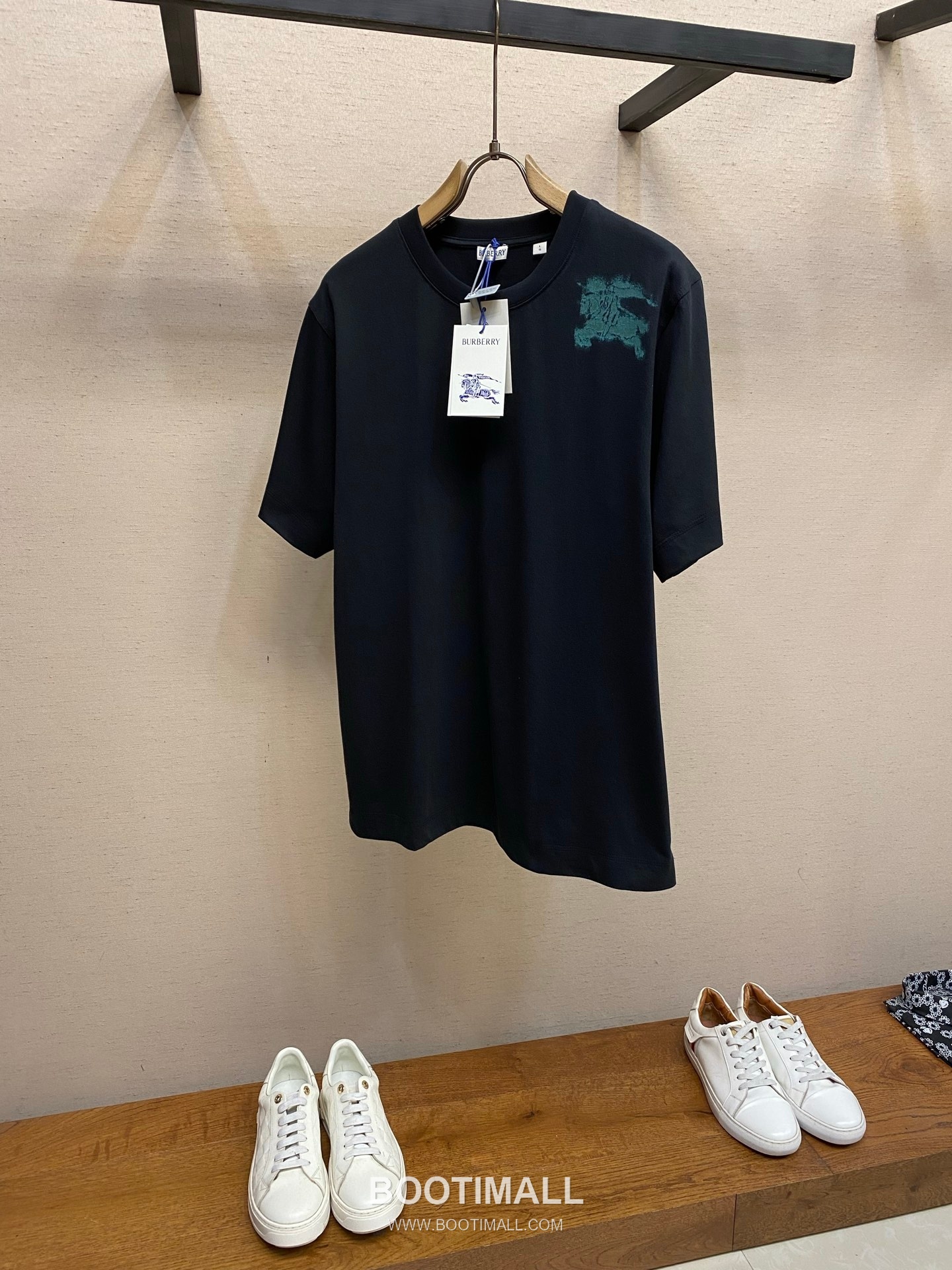 Burberry 2026SS Equestrian Knight Print Cotton T-Shirt with Logo Detail 버버리 2026SS 마술 기사 프린트 코튼 반팔 티셔츠 로고 디테일 10