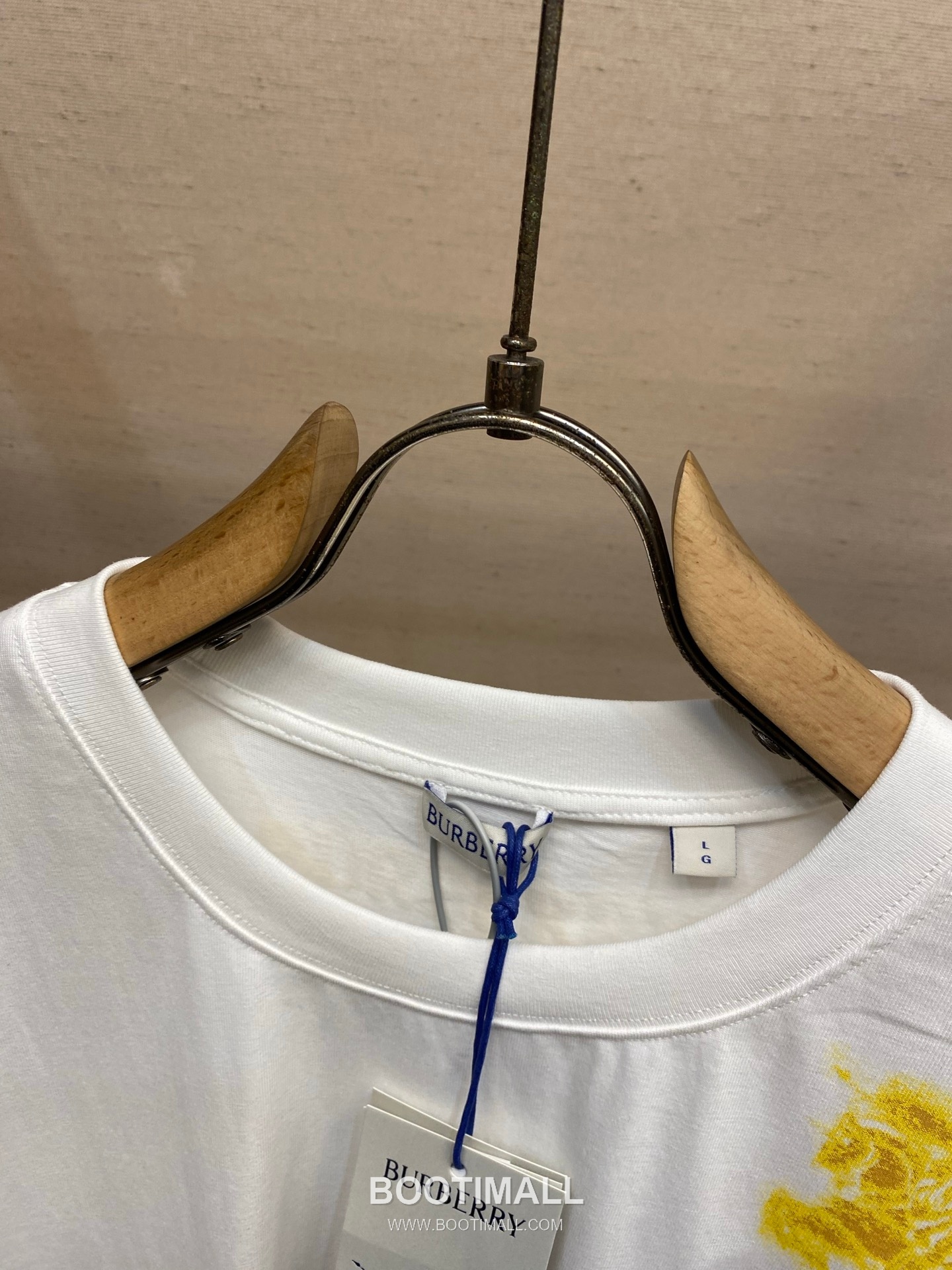 Burberry 2026SS Equestrian Knight Print Cotton T-Shirt with Logo Detail 버버리 2026SS 마술 기사 프린트 코튼 반팔 티셔츠 로고 디테일 4