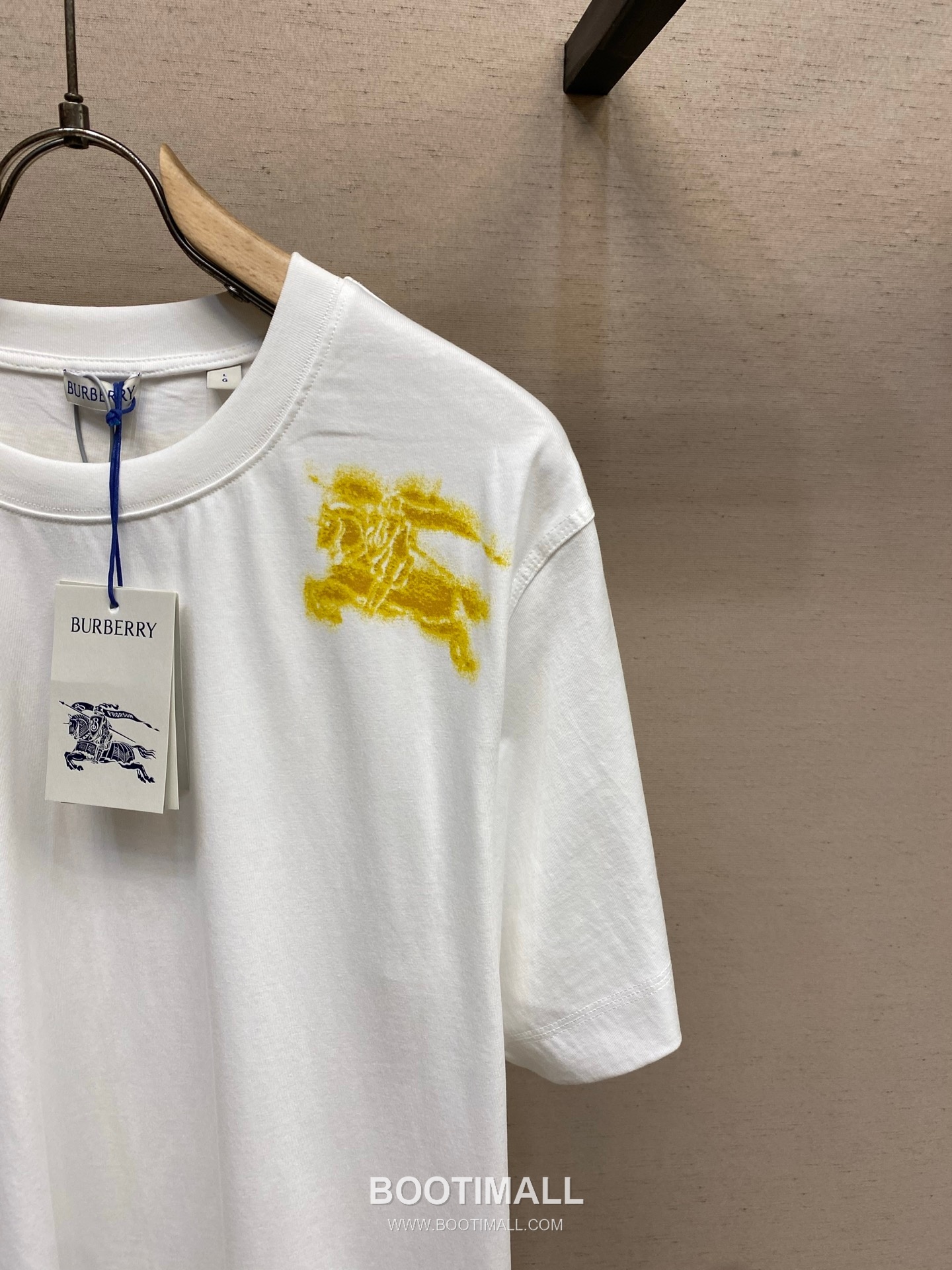 Burberry 2026SS Equestrian Knight Print Cotton T-Shirt with Logo Detail 버버리 2026SS 마술 기사 프린트 코튼 반팔 티셔츠 로고 디테일 5