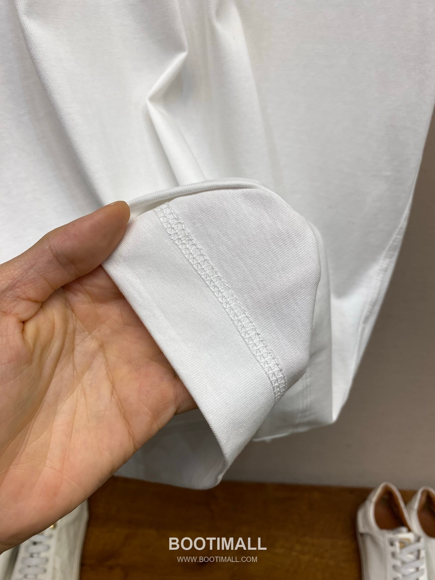 Burberry 2026SS Equestrian Knight Print Cotton T-Shirt with Logo Detail 버버리 2026SS 마술 기사 프린트 코튼 반팔 티셔츠 로고 디테일 7