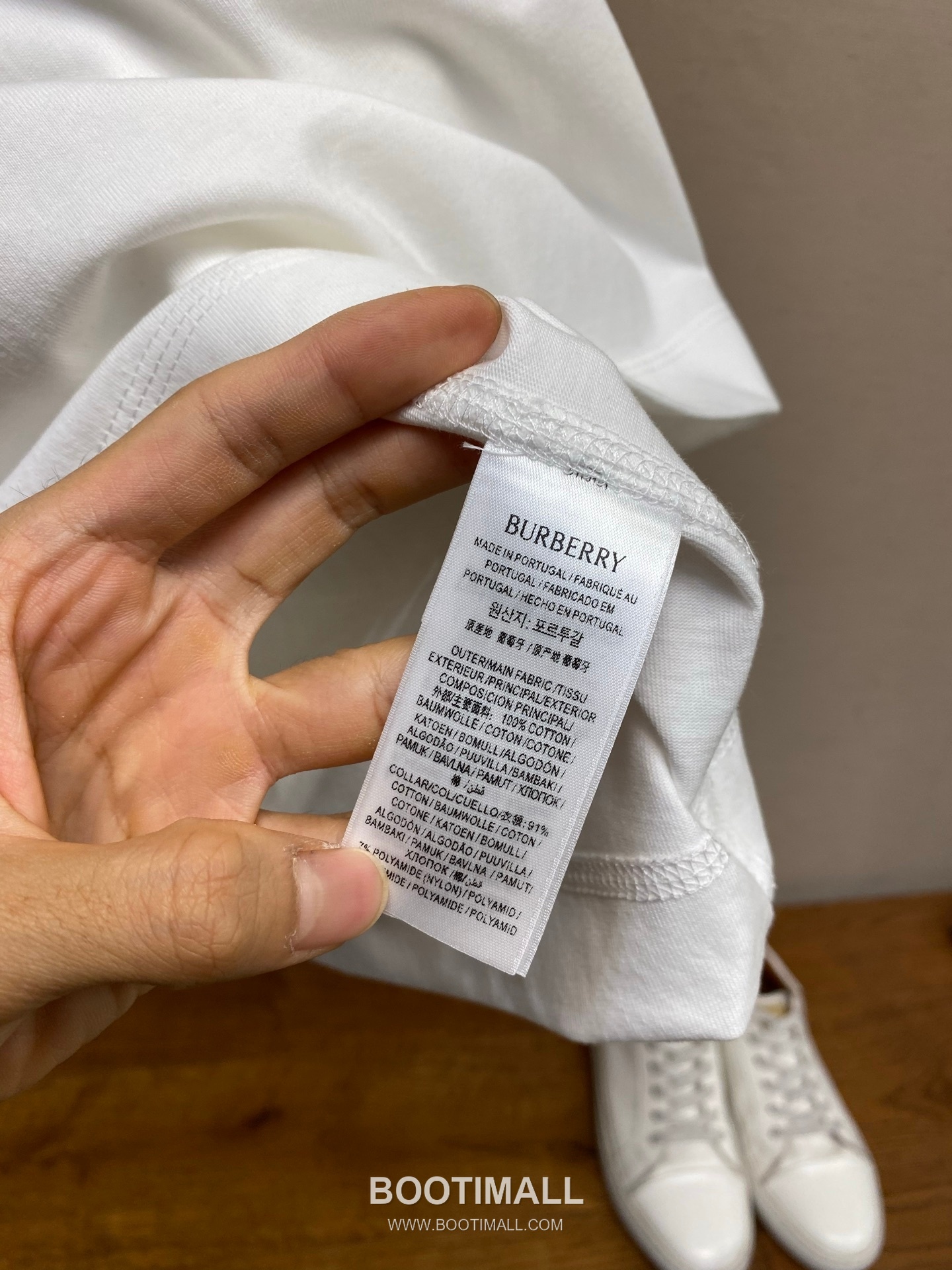 Burberry 2026SS Equestrian Knight Print Cotton T-Shirt with Logo Detail 버버리 2026SS 마술 기사 프린트 코튼 반팔 티셔츠 로고 디테일 8