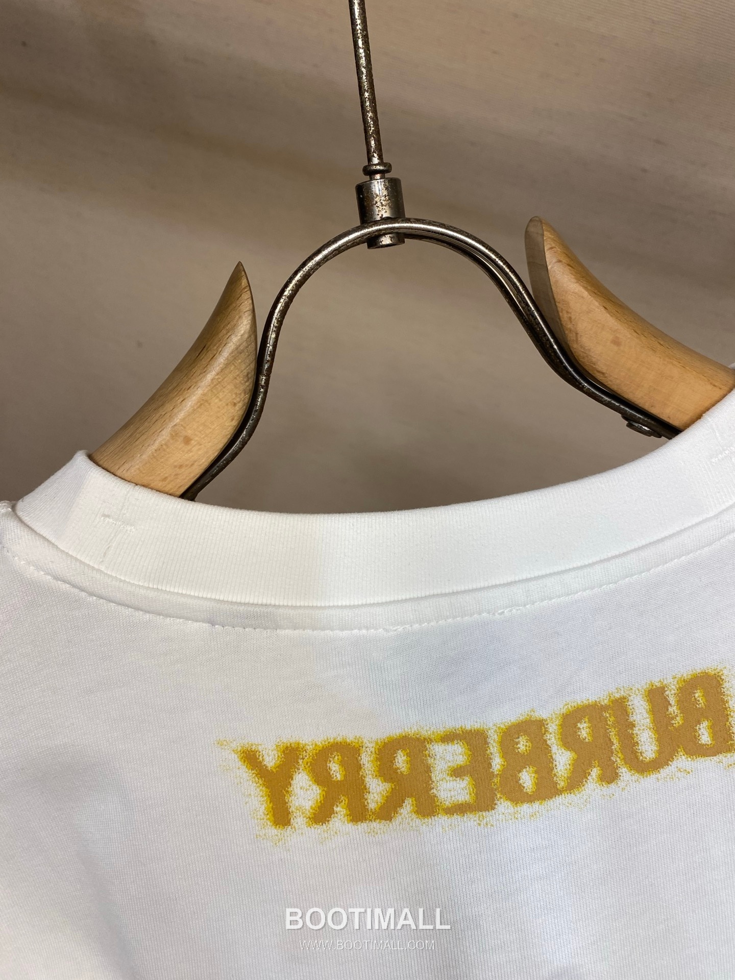 Burberry 2026SS Equestrian Knight Print Cotton T-Shirt with Logo Detail 버버리 2026SS 마술 기사 프린트 코튼 반팔 티셔츠 로고 디테일 9