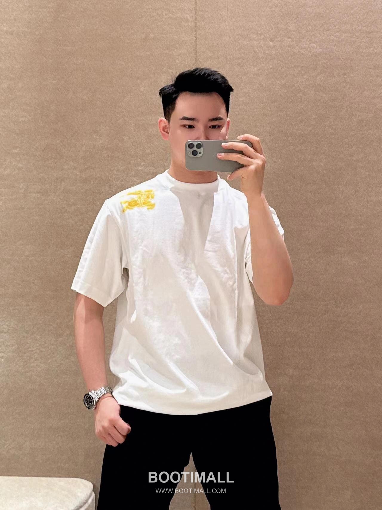 Burberry 2026SS Equestrian Knight Print Cotton T-Shirt with Logo Detail 버버리 2026SS 마술 기사 프린트 코튼 반팔 티셔츠 로고 디테일 10