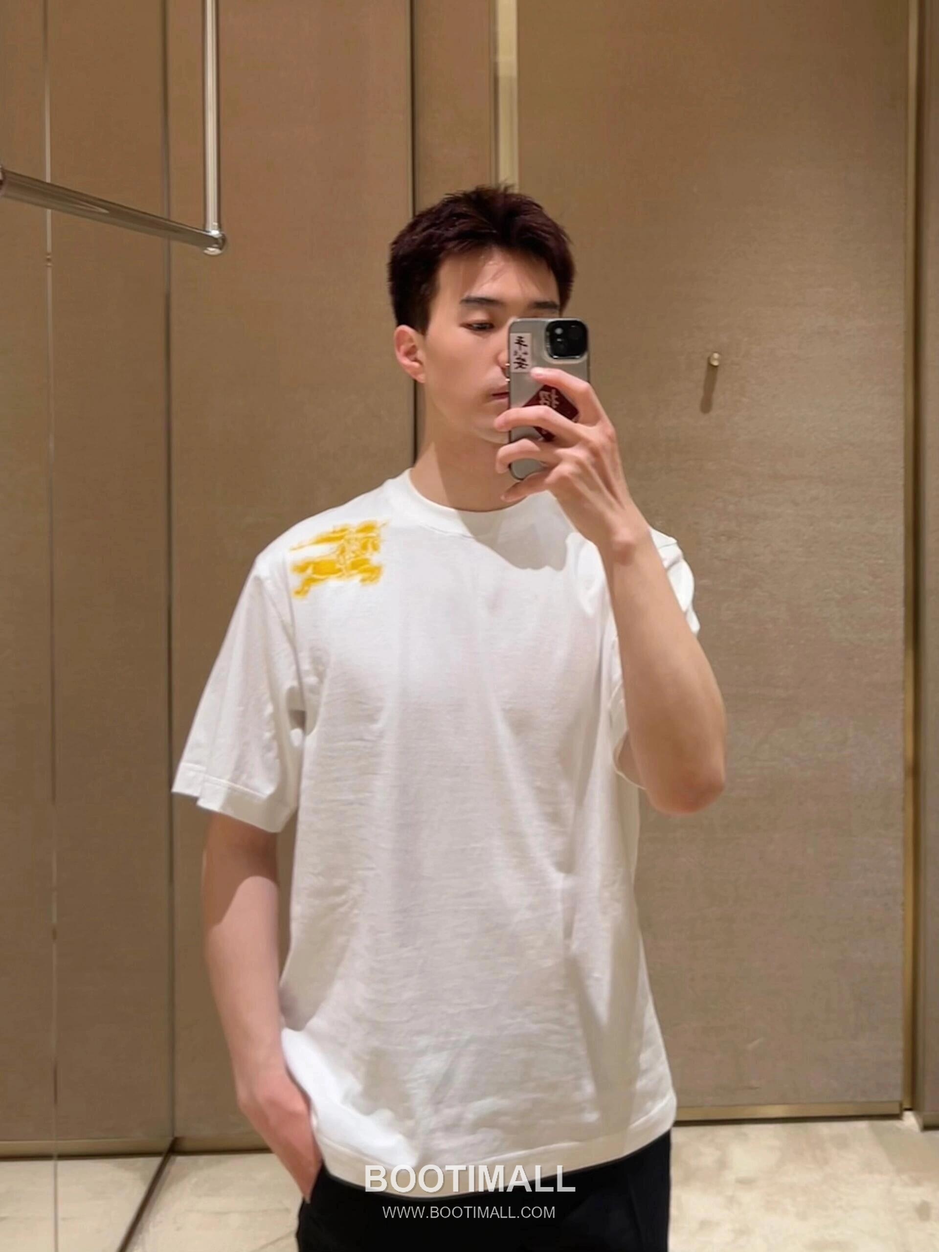 Burberry 2026SS Equestrian Knight Print Cotton T-Shirt with Logo Detail 버버리 2026SS 마술 기사 프린트 코튼 반팔 티셔츠 로고 디테일 11