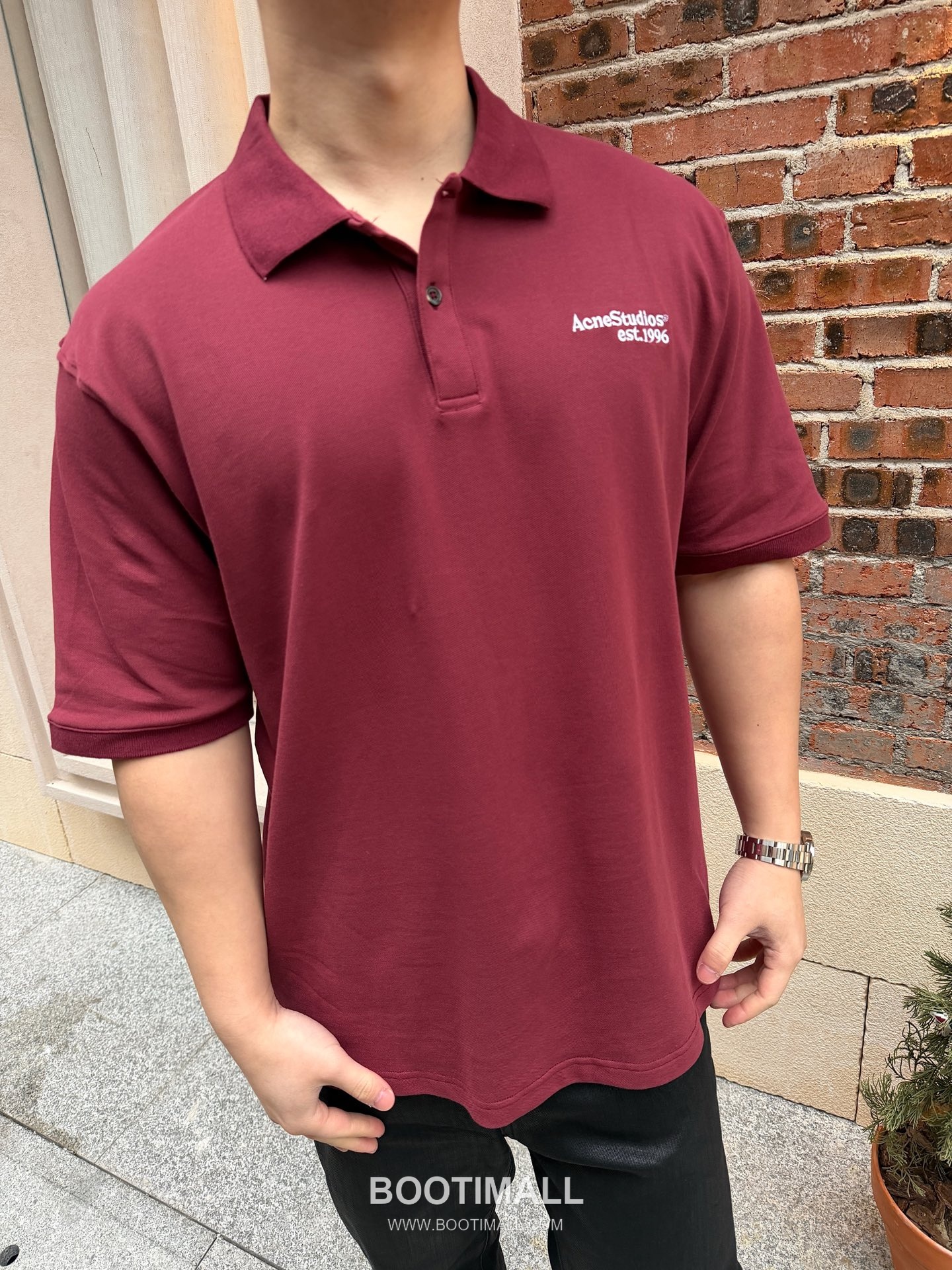 Acne Studios 2026SS Logo Embroidered Cotton Piqué Polo Shirt with Shell Button 아크네스튜디오 2026SS 로고 자수 코튼 피케 폴로 셔츠 쉘 버튼 8