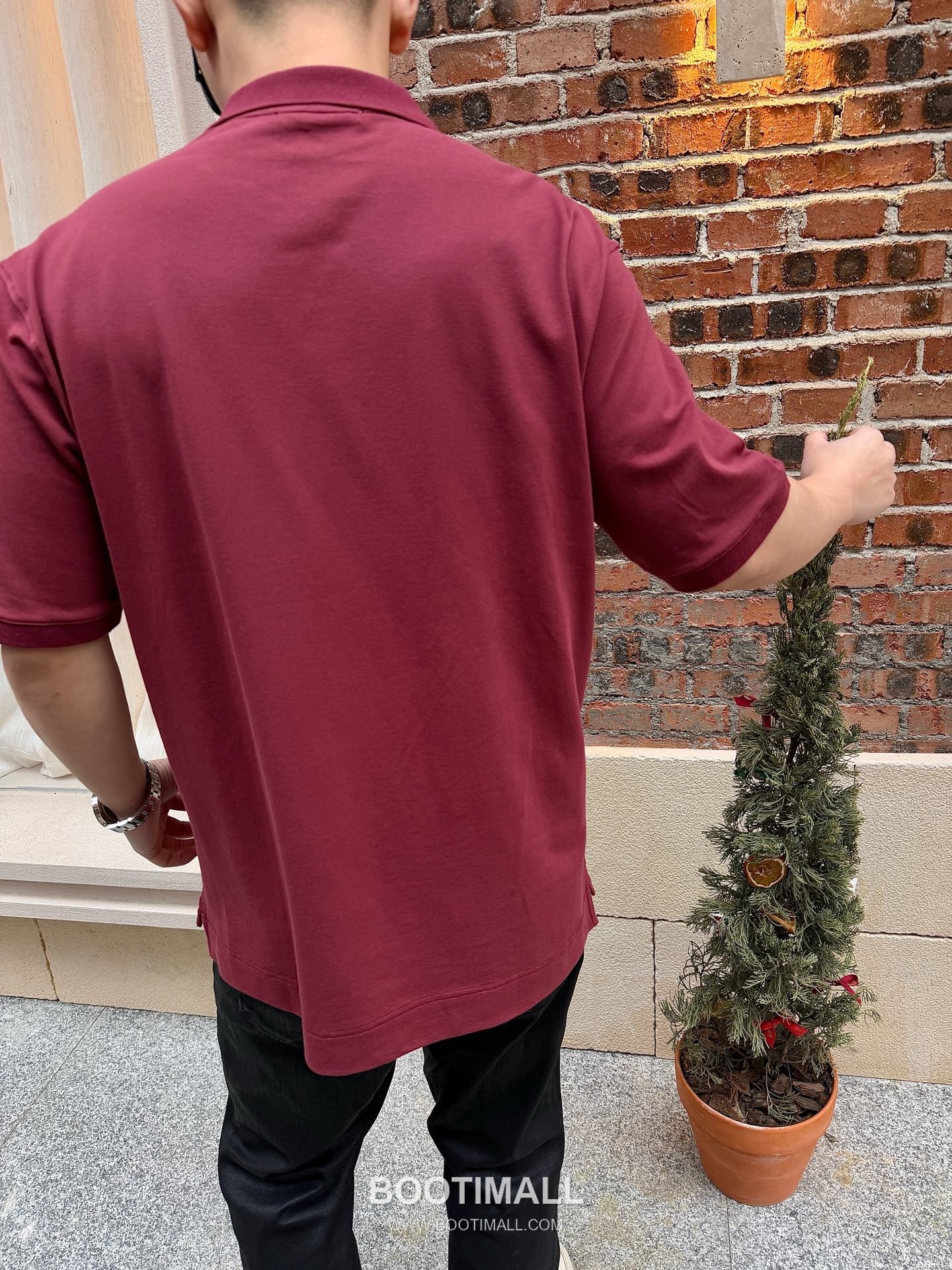 Acne Studios 2026SS Logo Embroidered Cotton Piqué Polo Shirt with Shell Button 아크네스튜디오 2026SS 로고 자수 코튼 피케 폴로 셔츠 쉘 버튼 9