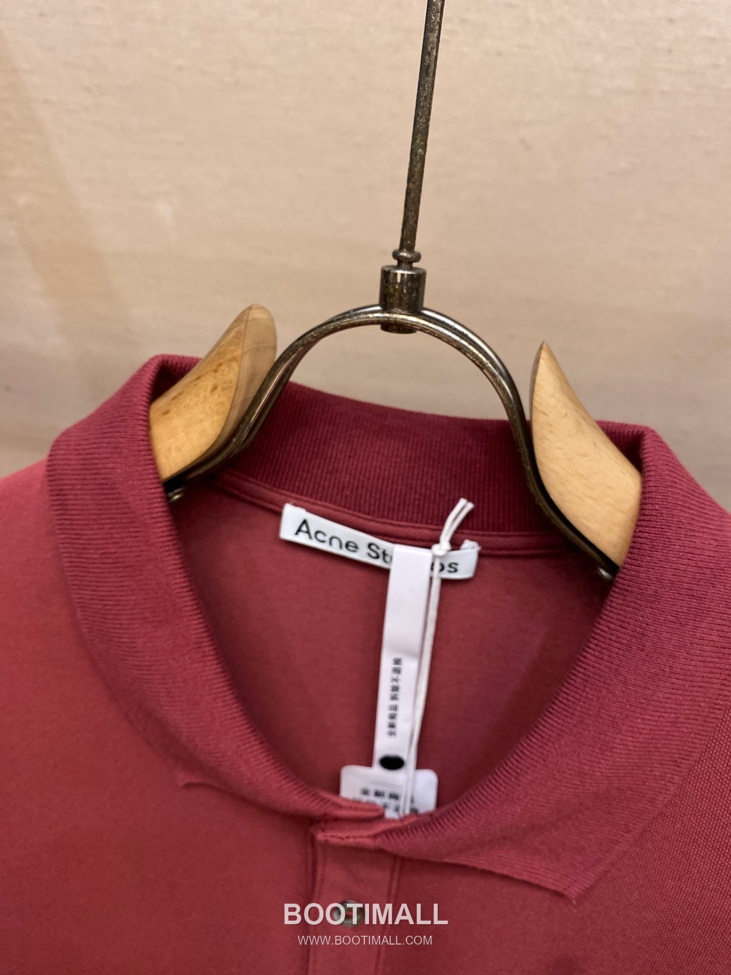 Acne Studios 2026SS Logo Embroidered Cotton Piqué Polo Shirt with Shell Button 아크네스튜디오 2026SS 로고 자수 코튼 피케 폴로 셔츠 쉘 버튼 13