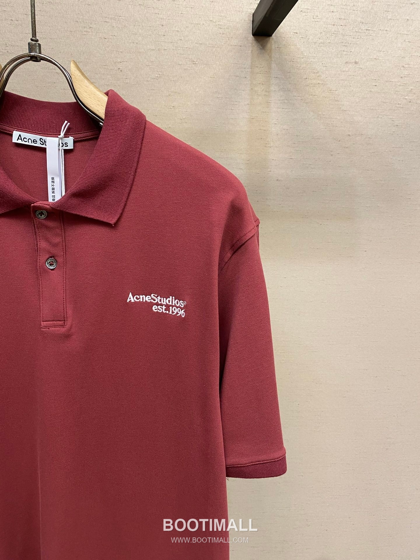 Acne Studios 2026SS Logo Embroidered Cotton Piqué Polo Shirt with Shell Button 아크네스튜디오 2026SS 로고 자수 코튼 피케 폴로 셔츠 쉘 버튼 14