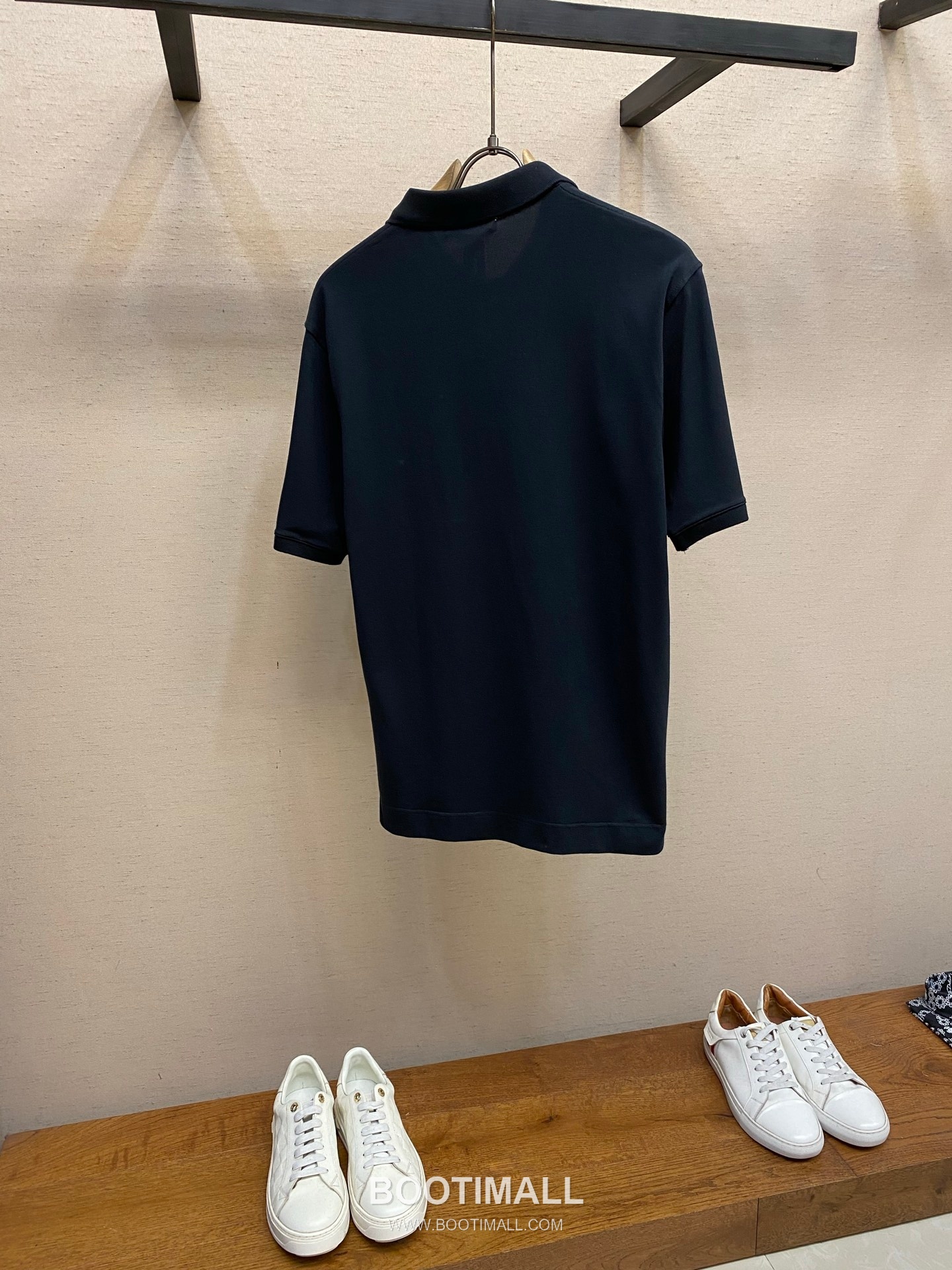 Acne Studios 2026SS Logo Embroidered Cotton Piqué Polo Shirt with Shell Button 아크네스튜디오 2026SS 로고 자수 코튼 피케 폴로 셔츠 쉘 버튼 11