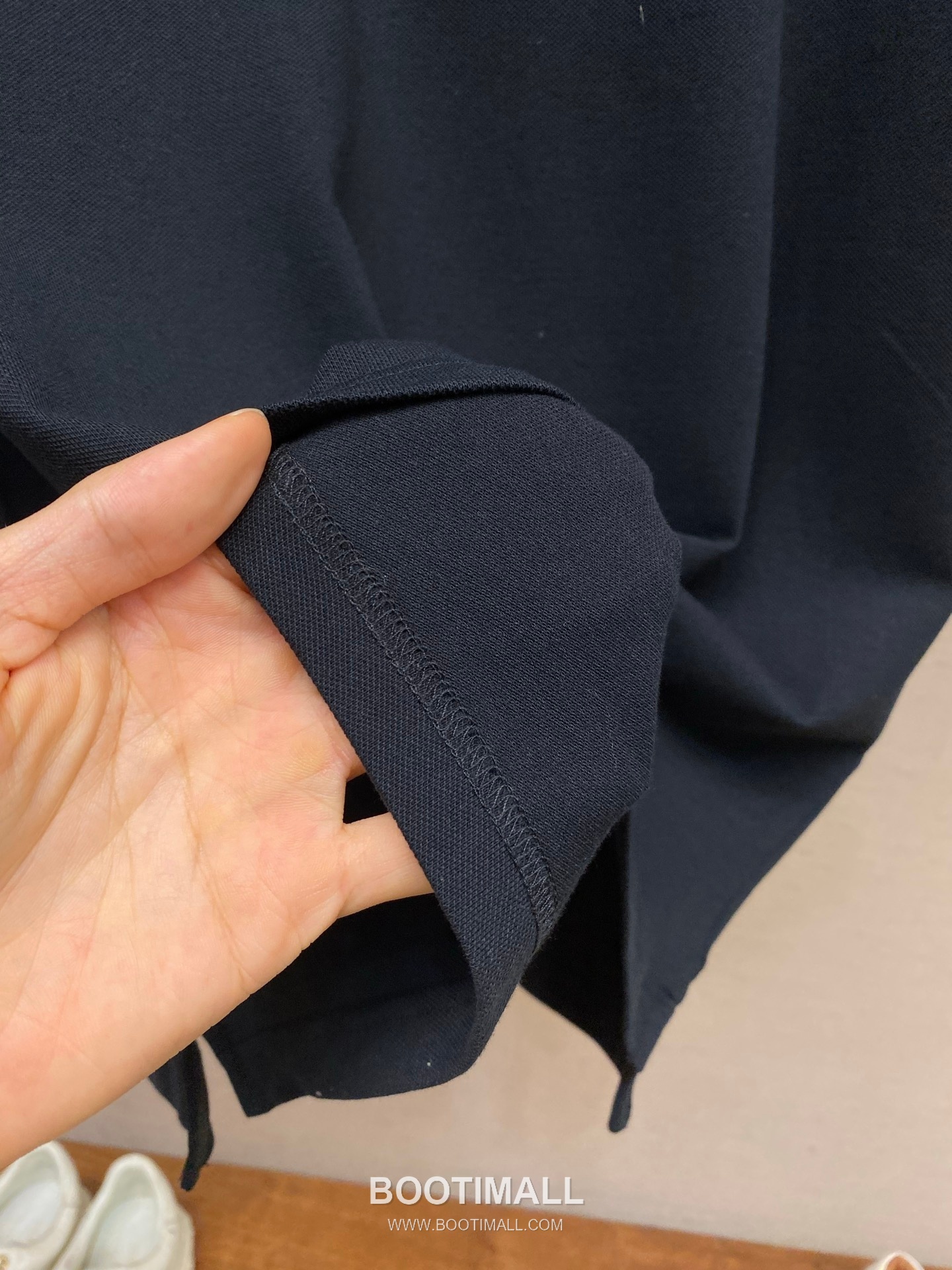 Acne Studios 2026SS Logo Embroidered Cotton Piqué Polo Shirt with Shell Button 아크네스튜디오 2026SS 로고 자수 코튼 피케 폴로 셔츠 쉘 버튼 17