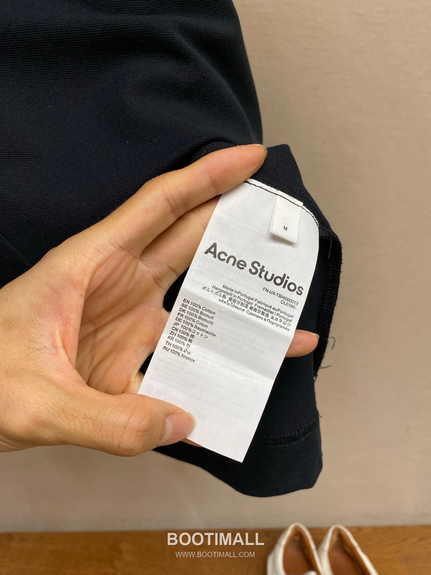 Acne Studios 2026SS Logo Embroidered Cotton Piqué Polo Shirt with Shell Button 아크네스튜디오 2026SS 로고 자수 코튼 피케 폴로 셔츠 쉘 버튼 18