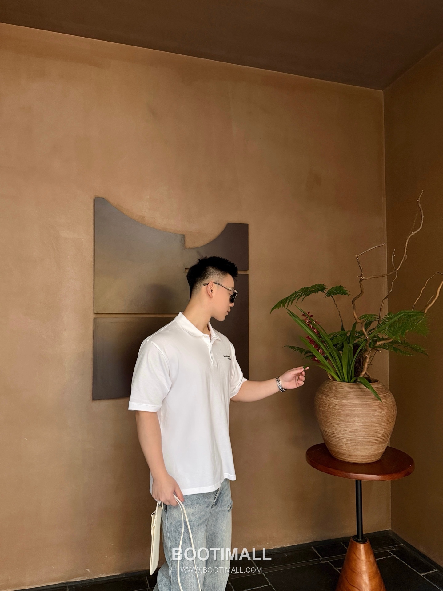 Acne Studios 2026SS Logo Embroidered Cotton Piqué Polo Shirt with Shell Button 아크네스튜디오 2026SS 로고 자수 코튼 피케 폴로 셔츠 쉘 버튼 1