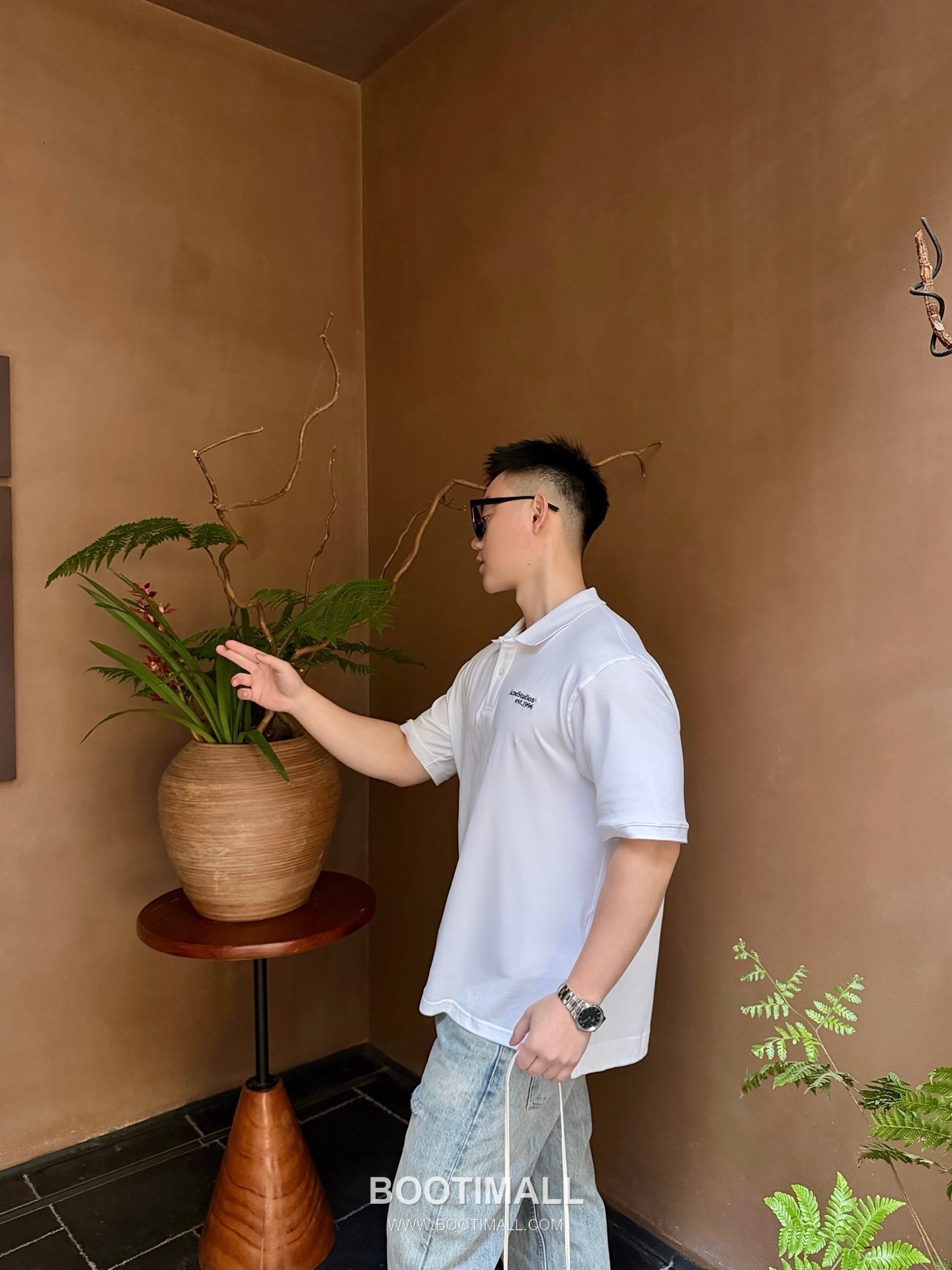 Acne Studios 2026SS Logo Embroidered Cotton Piqué Polo Shirt with Shell Button 아크네스튜디오 2026SS 로고 자수 코튼 피케 폴로 셔츠 쉘 버튼 3