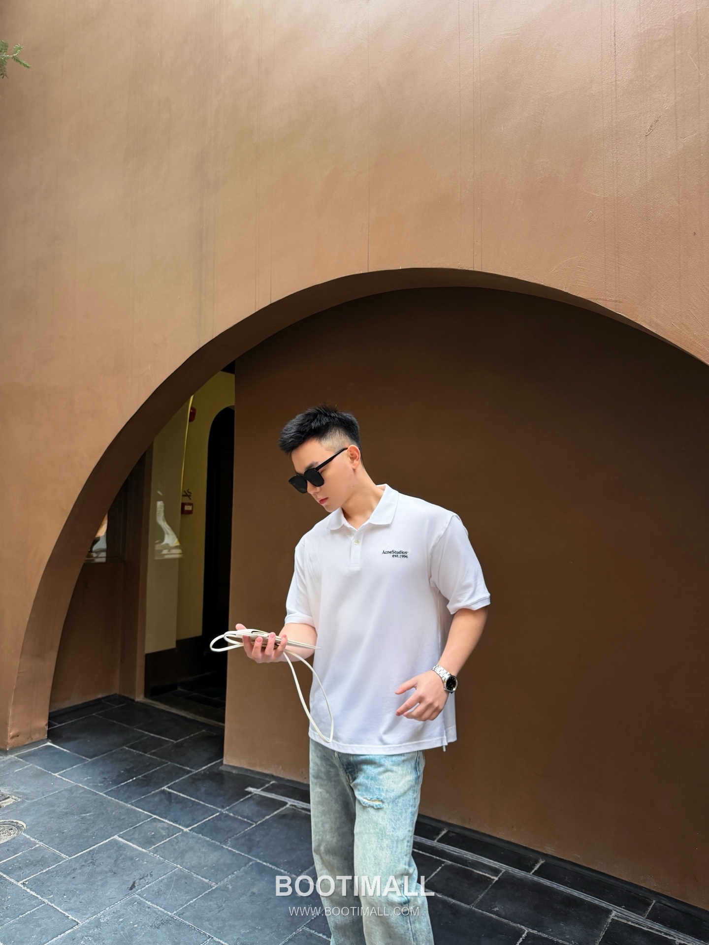 Acne Studios 2026SS Logo Embroidered Cotton Piqué Polo Shirt with Shell Button 아크네스튜디오 2026SS 로고 자수 코튼 피케 폴로 셔츠 쉘 버튼 4