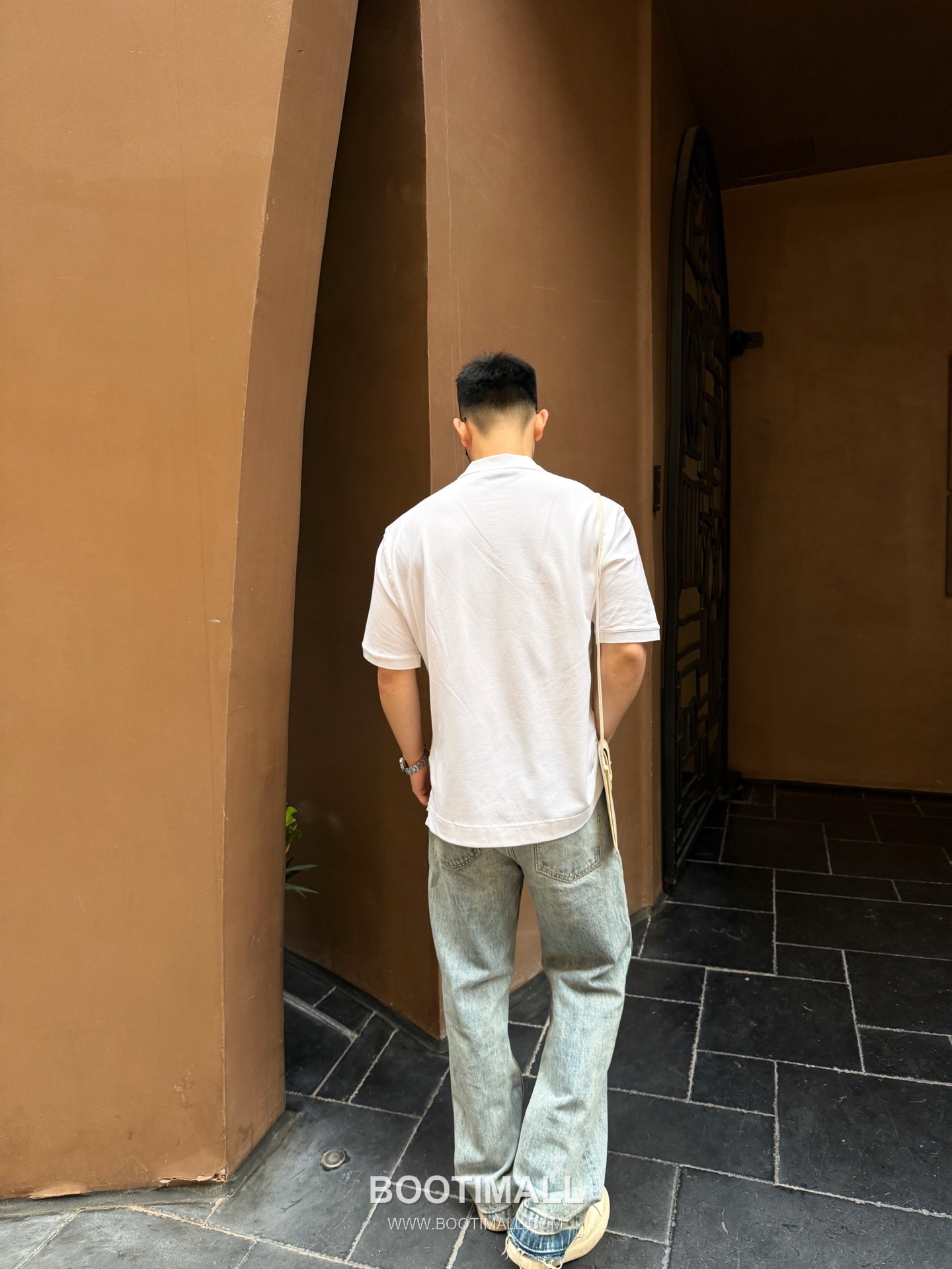 Acne Studios 2026SS Logo Embroidered Cotton Piqué Polo Shirt with Shell Button 아크네스튜디오 2026SS 로고 자수 코튼 피케 폴로 셔츠 쉘 버튼 7