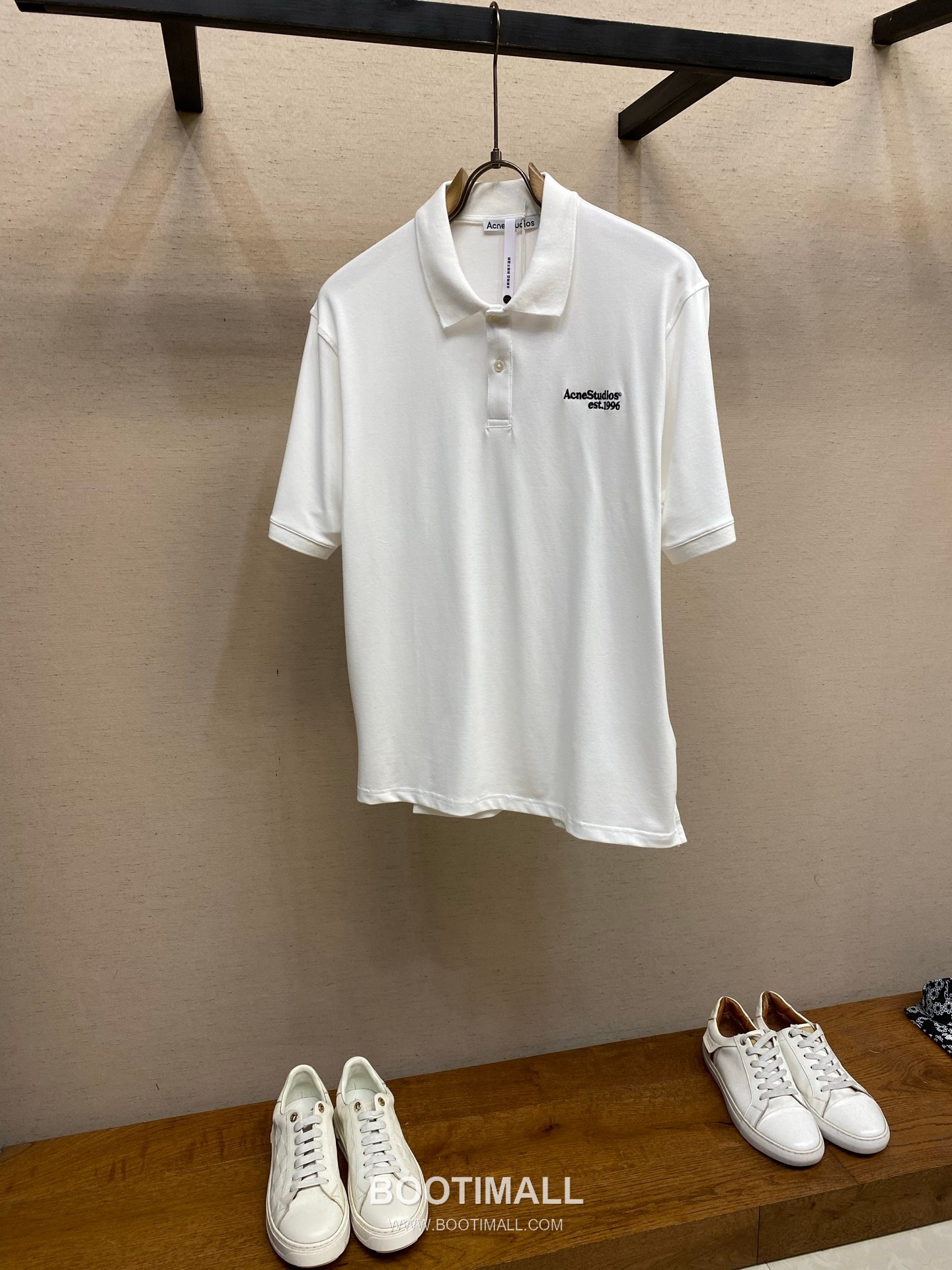 Acne Studios 2026SS Logo Embroidered Cotton Piqué Polo Shirt with Shell Button 아크네스튜디오 2026SS 로고 자수 코튼 피케 폴로 셔츠 쉘 버튼 10