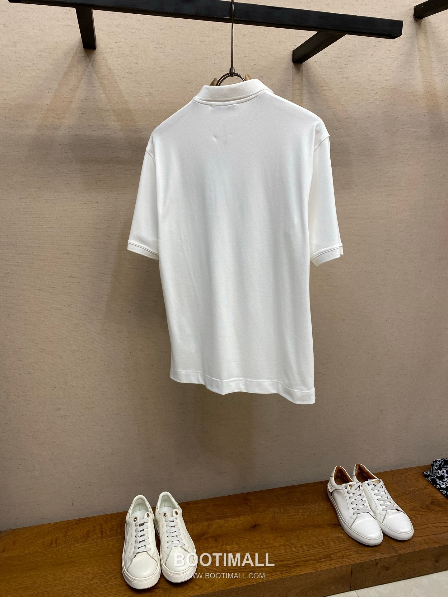 Acne Studios 2026SS Logo Embroidered Cotton Piqué Polo Shirt with Shell Button 아크네스튜디오 2026SS 로고 자수 코튼 피케 폴로 셔츠 쉘 버튼 11