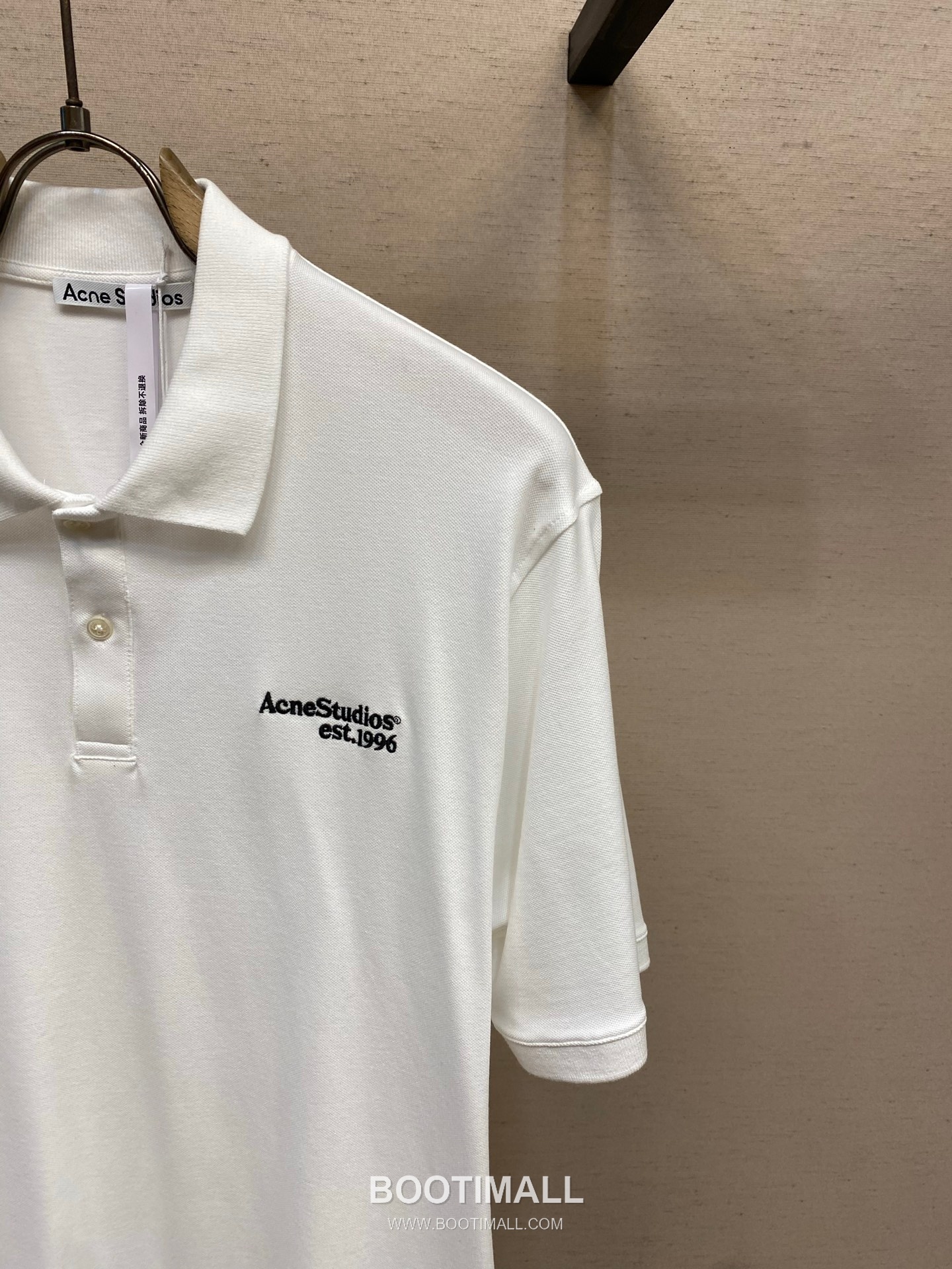 Acne Studios 2026SS Logo Embroidered Cotton Piqué Polo Shirt with Shell Button 아크네스튜디오 2026SS 로고 자수 코튼 피케 폴로 셔츠 쉘 버튼 14