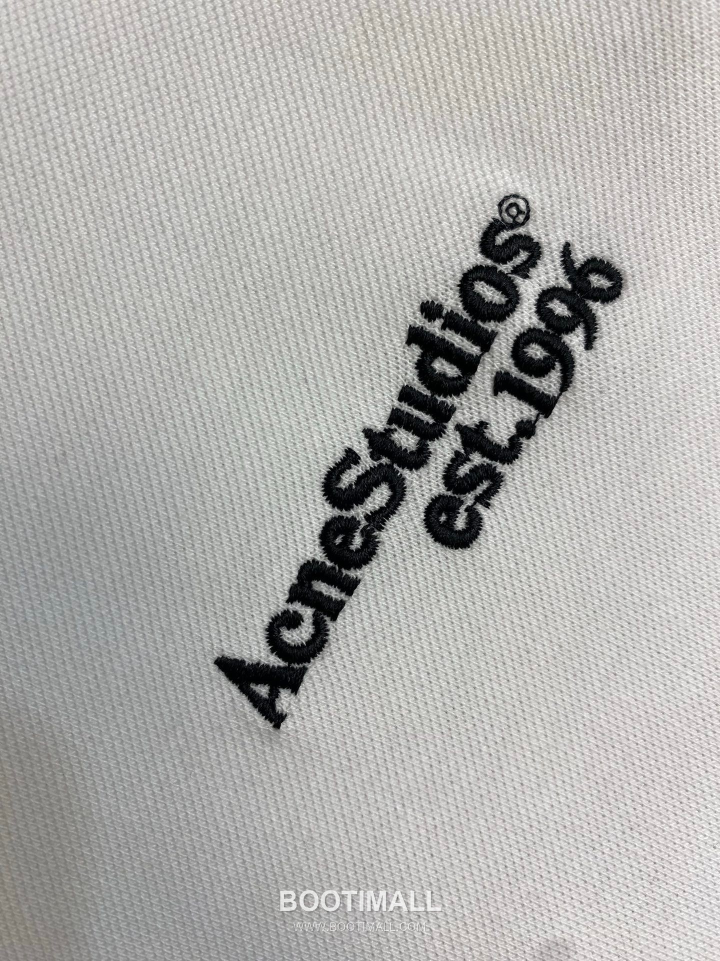 Acne Studios 2026SS Logo Embroidered Cotton Piqué Polo Shirt with Shell Button 아크네스튜디오 2026SS 로고 자수 코튼 피케 폴로 셔츠 쉘 버튼 15