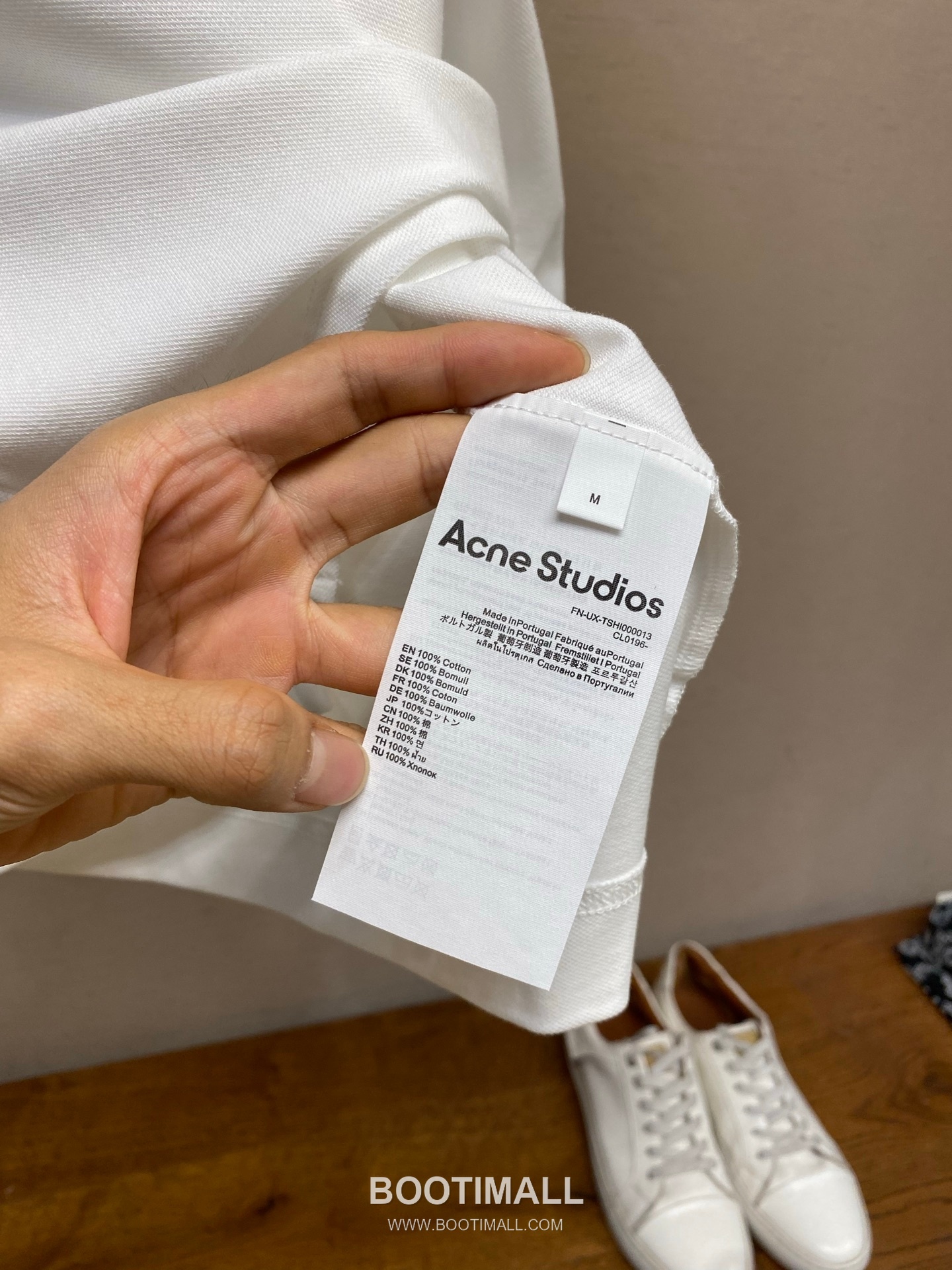 Acne Studios 2026SS Logo Embroidered Cotton Piqué Polo Shirt with Shell Button 아크네스튜디오 2026SS 로고 자수 코튼 피케 폴로 셔츠 쉘 버튼 18