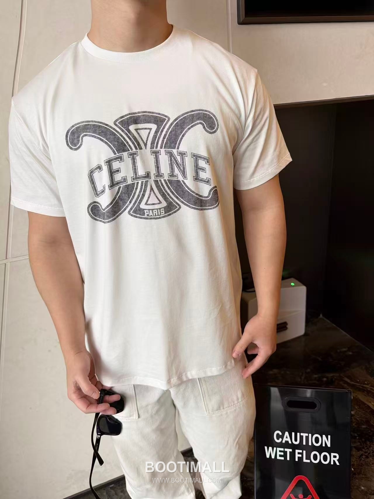 Celine 2026SS Graphic Print Cotton T-Shirt with Logo Detail 셀린느 2026SS 그래픽 프린트 코튼 반팔 티셔츠 로고 디테일 19