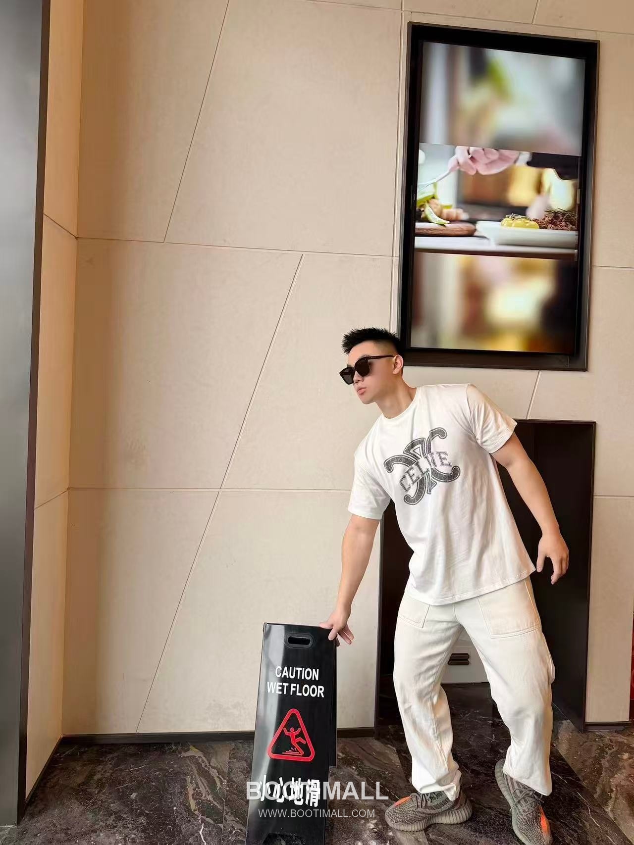 Celine 2026SS Graphic Print Cotton T-Shirt with Logo Detail 셀린느 2026SS 그래픽 프린트 코튼 반팔 티셔츠 로고 디테일 23