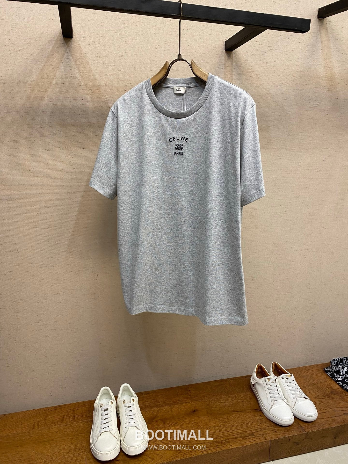 Celine 2026FW Triomphe Embroidered Cotton T-Shirt with Logo Detail 셀린느 2026FW 트리옹프 자수 코튼 반팔 티셔츠 로고 디테일 9