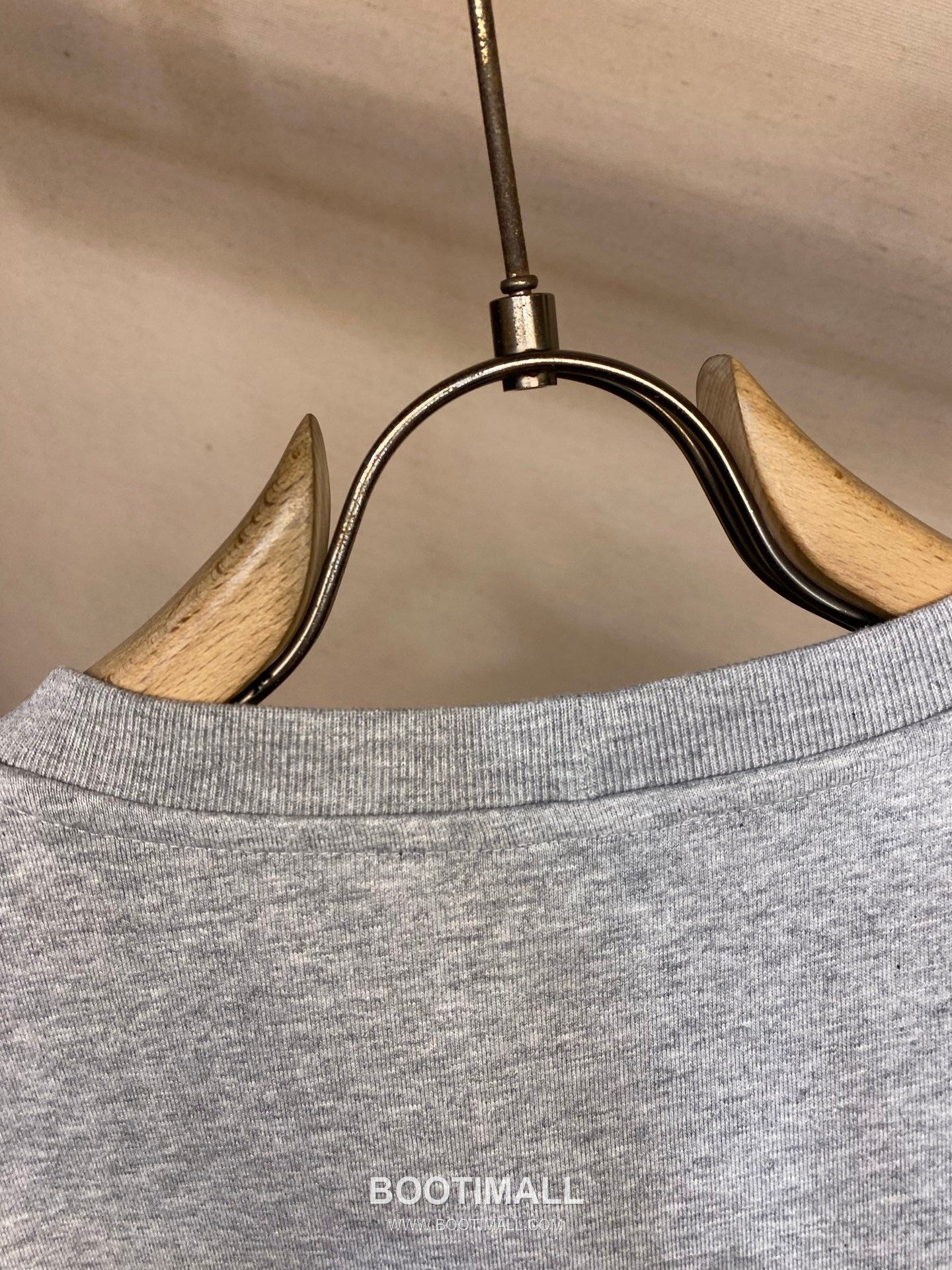 Celine 2026FW Triomphe Embroidered Cotton T-Shirt with Logo Detail 셀린느 2026FW 트리옹프 자수 코튼 반팔 티셔츠 로고 디테일 17