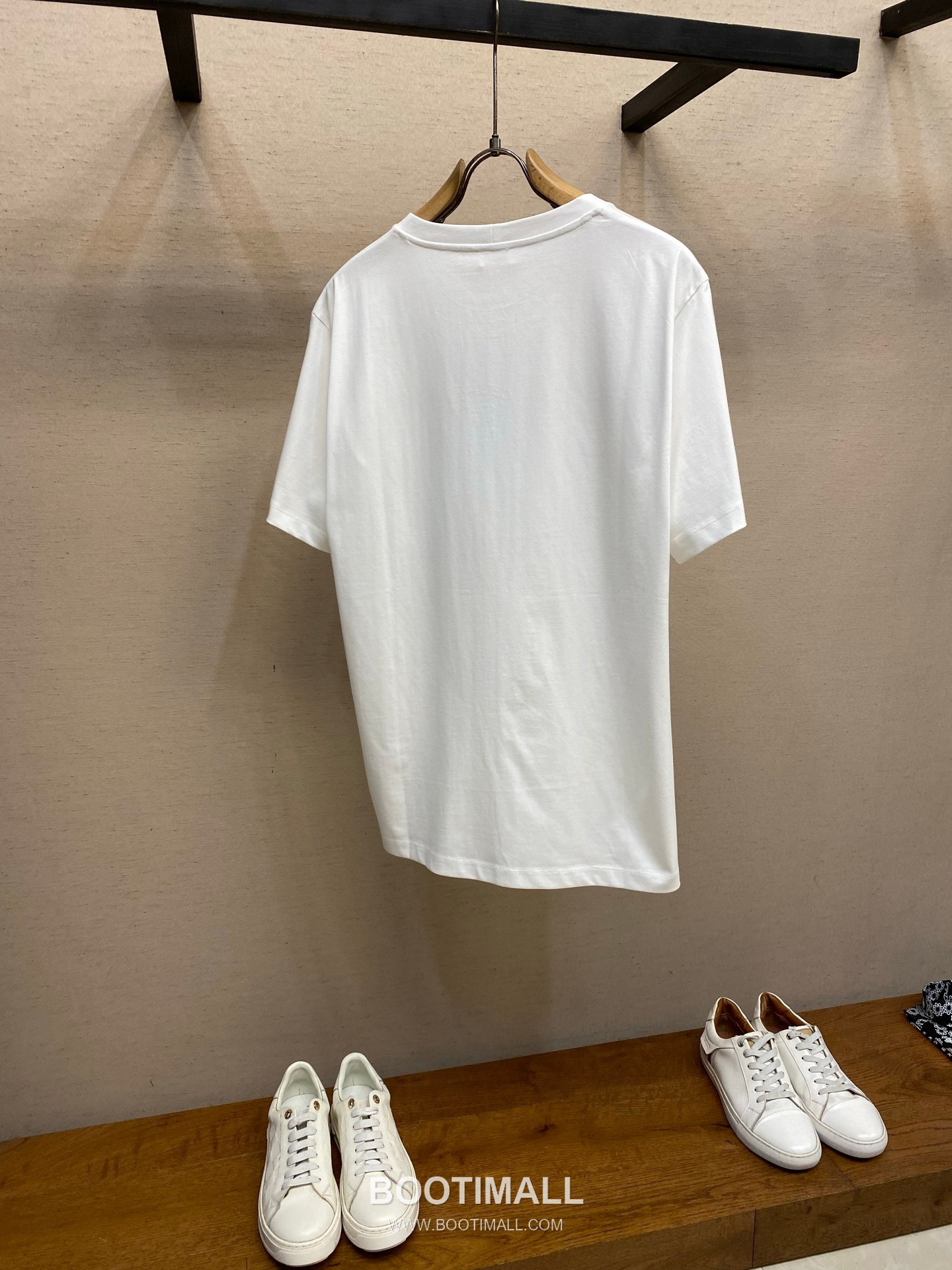 Celine 2026FW Triomphe Embroidered Cotton T-Shirt with Logo Detail 셀린느 2026FW 트리옹프 자수 코튼 반팔 티셔츠 로고 디테일 7