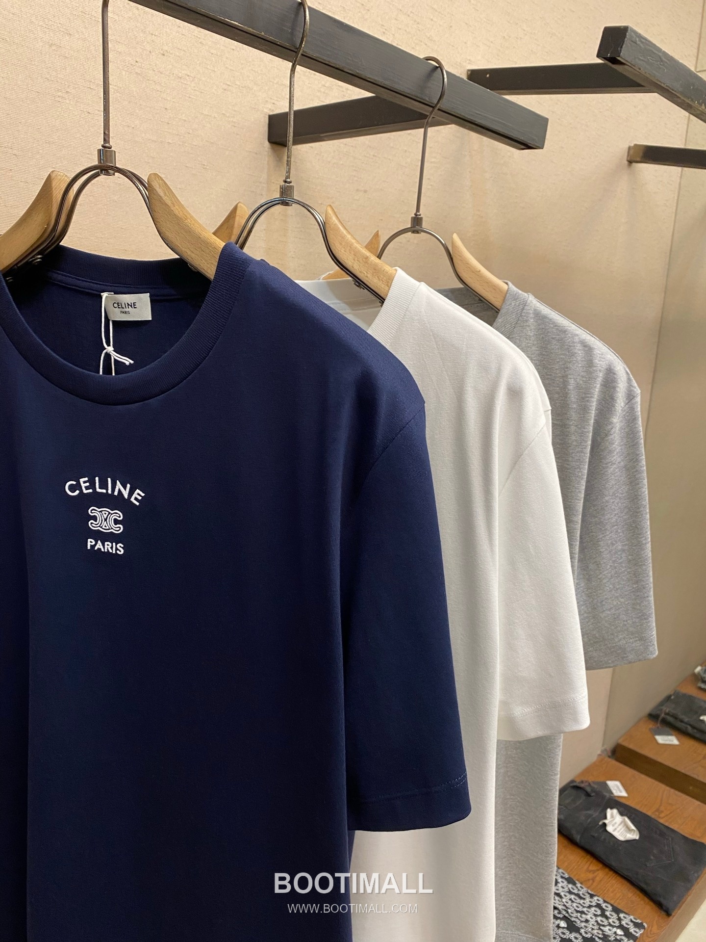 Celine 2026FW Triomphe Embroidered Cotton T-Shirt with Logo Detail 셀린느 2026FW 트리옹프 자수 코튼 반팔 티셔츠 로고 디테일 8