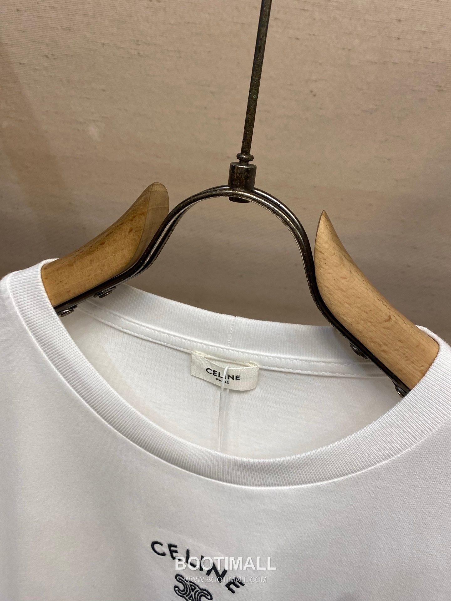 Celine 2026FW Triomphe Embroidered Cotton T-Shirt with Logo Detail 셀린느 2026FW 트리옹프 자수 코튼 반팔 티셔츠 로고 디테일 9