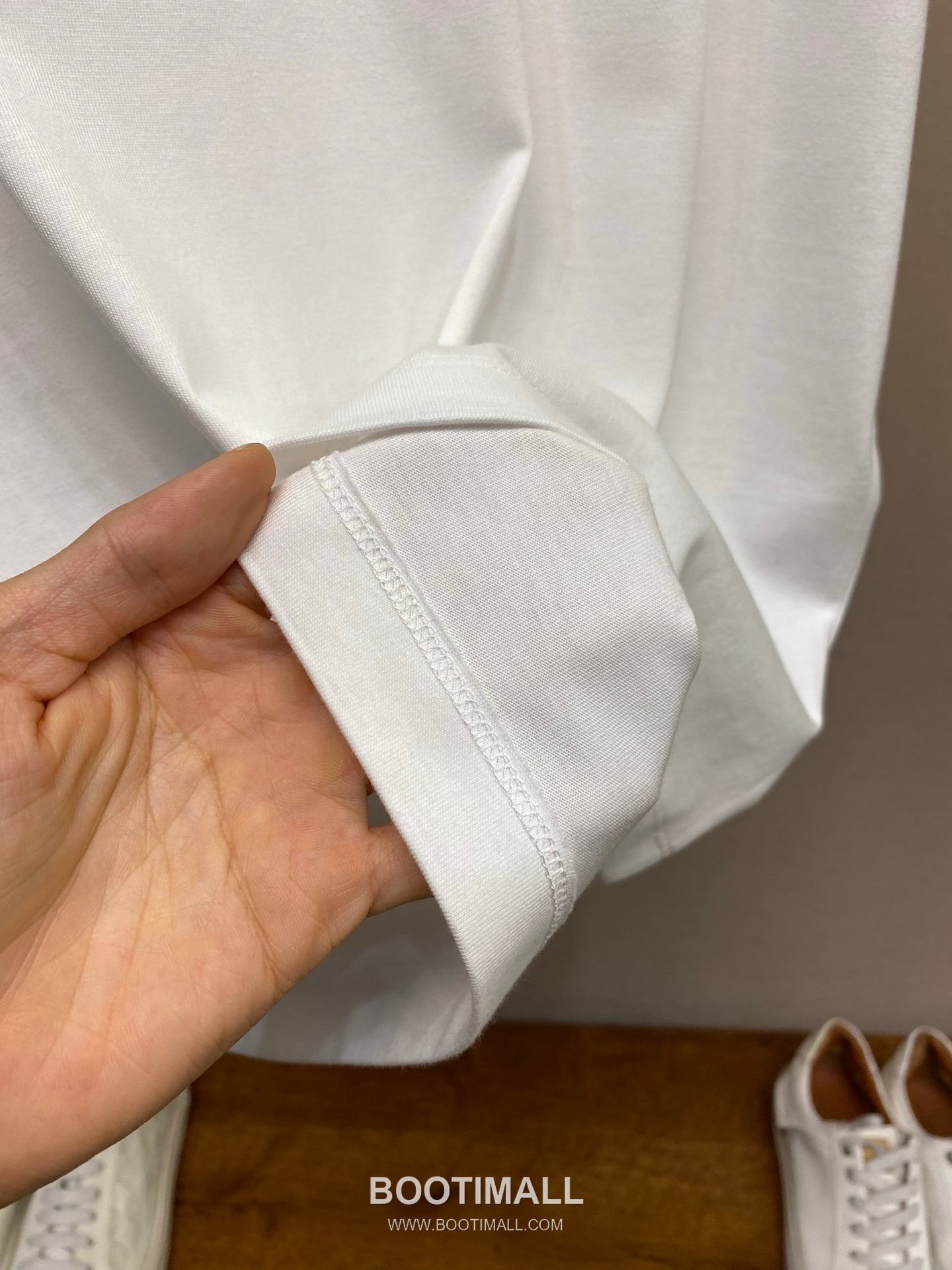 Celine 2026FW Triomphe Embroidered Cotton T-Shirt with Logo Detail 셀린느 2026FW 트리옹프 자수 코튼 반팔 티셔츠 로고 디테일 12