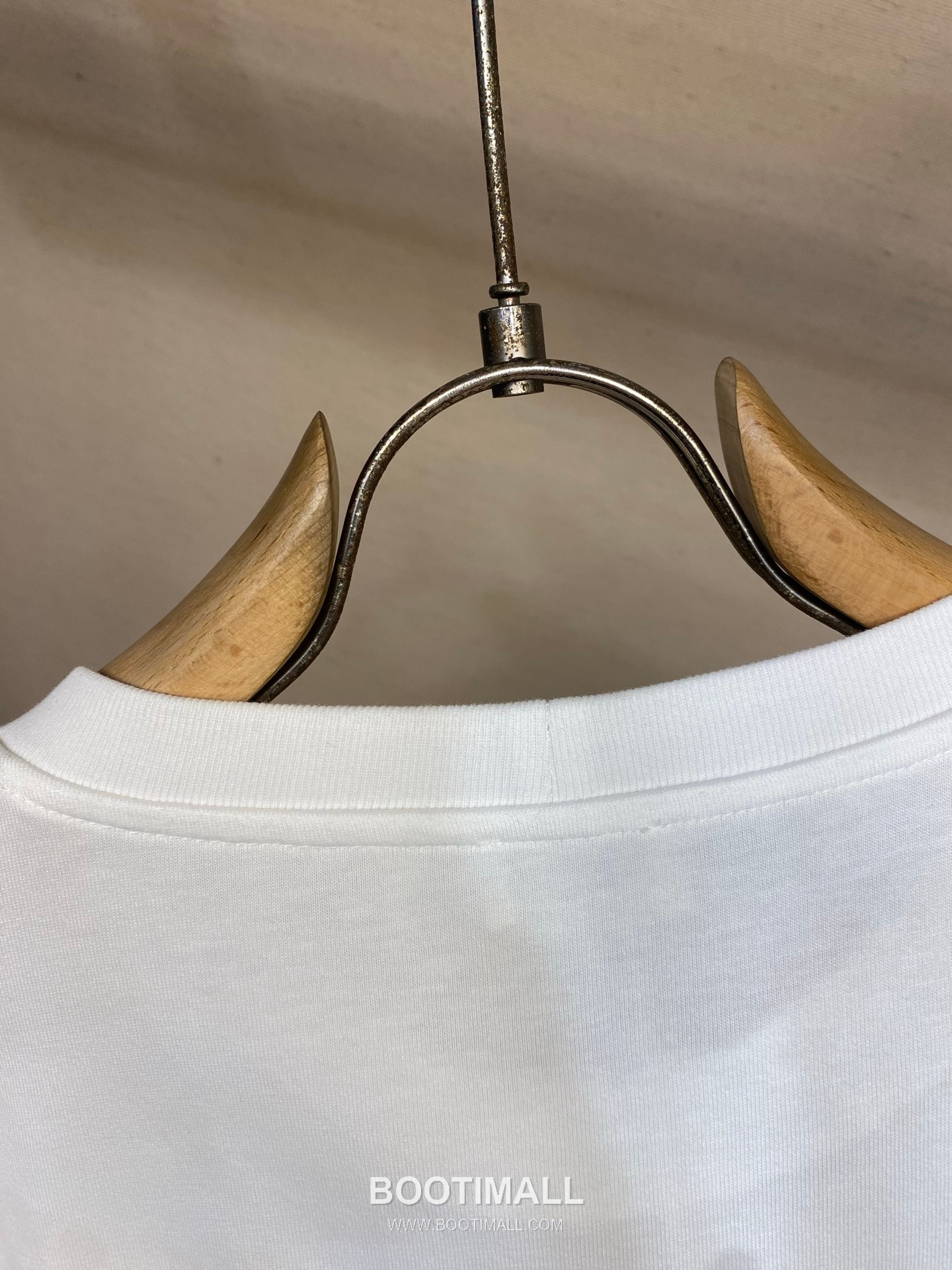 Celine 2026FW Triomphe Embroidered Cotton T-Shirt with Logo Detail 셀린느 2026FW 트리옹프 자수 코튼 반팔 티셔츠 로고 디테일 14