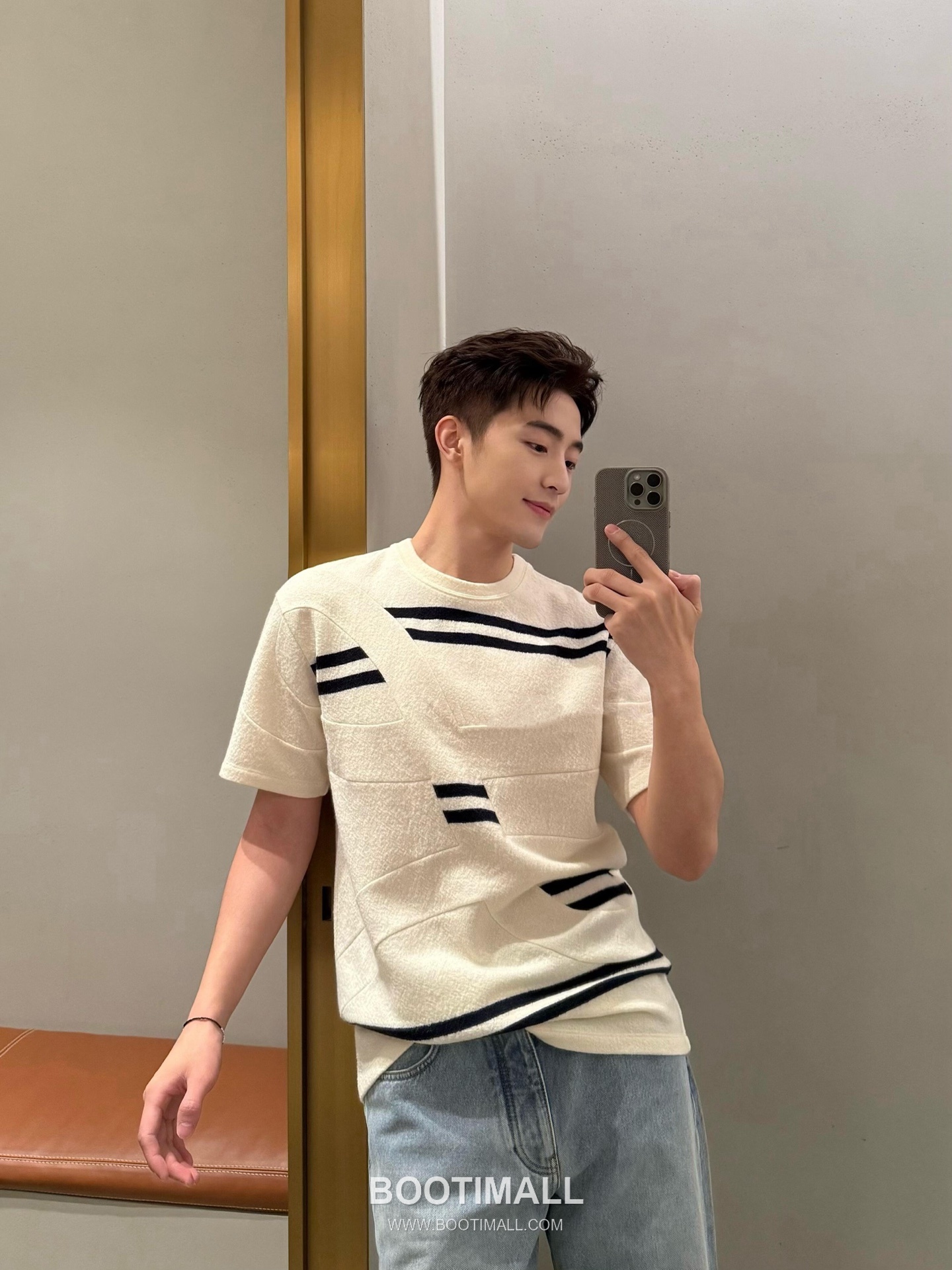 Loewe 2026FW Embroidered Wool Blend Knit T-Shirt with Jacquard Texture 로에베 2026FW 자수 울 혼방 니트 반팔 티셔츠 자카드 텍스처 1