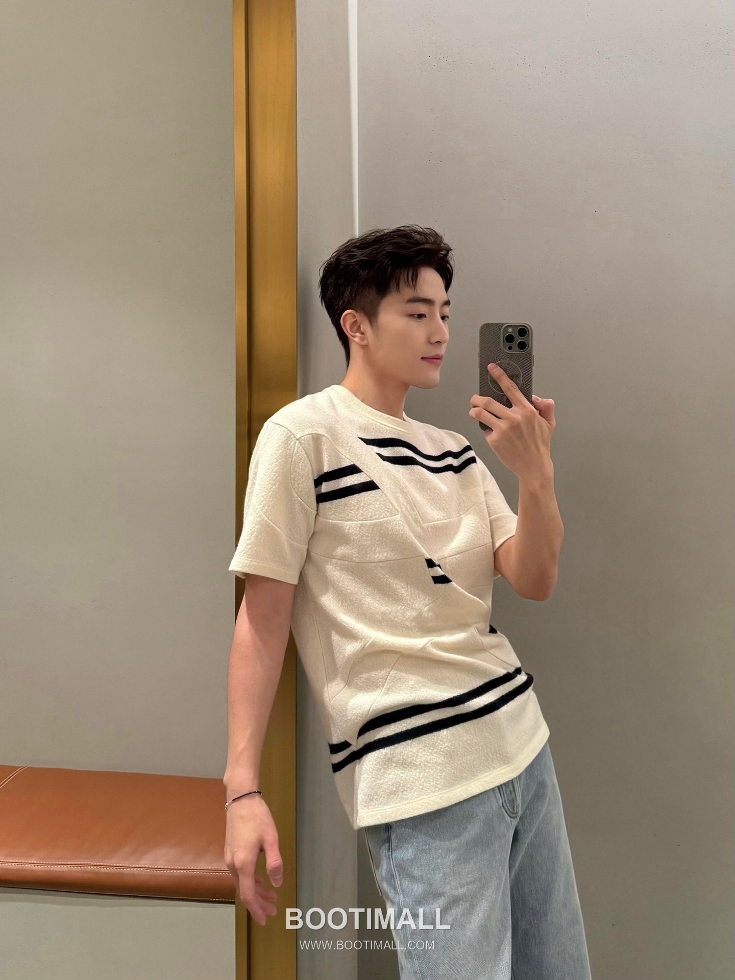 Loewe 2026FW Embroidered Wool Blend Knit T-Shirt with Jacquard Texture 로에베 2026FW 자수 울 혼방 니트 반팔 티셔츠 자카드 텍스처 2