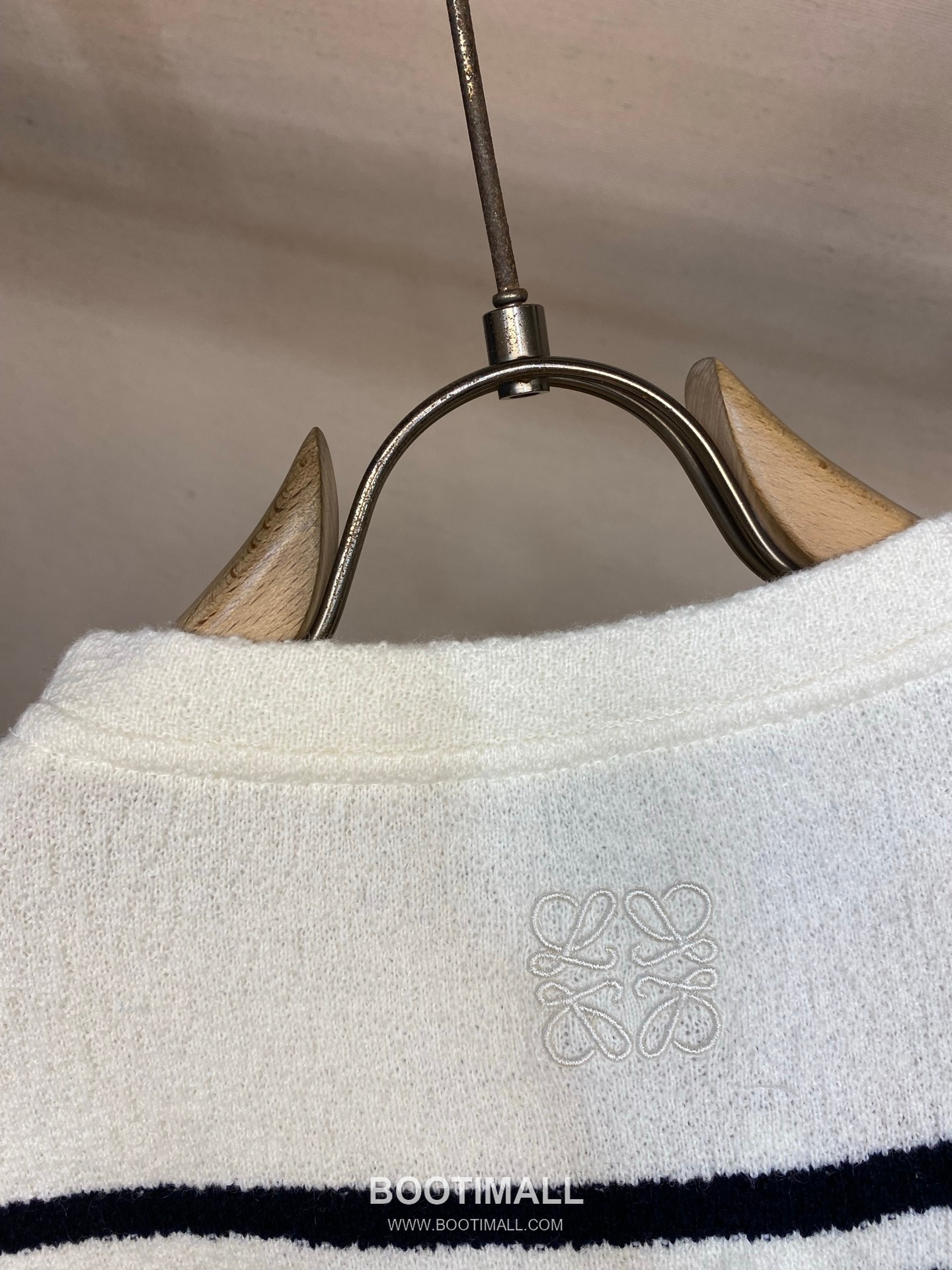 Loewe 2026FW Embroidered Wool Blend Knit T-Shirt with Jacquard Texture 로에베 2026FW 자수 울 혼방 니트 반팔 티셔츠 자카드 텍스처 17