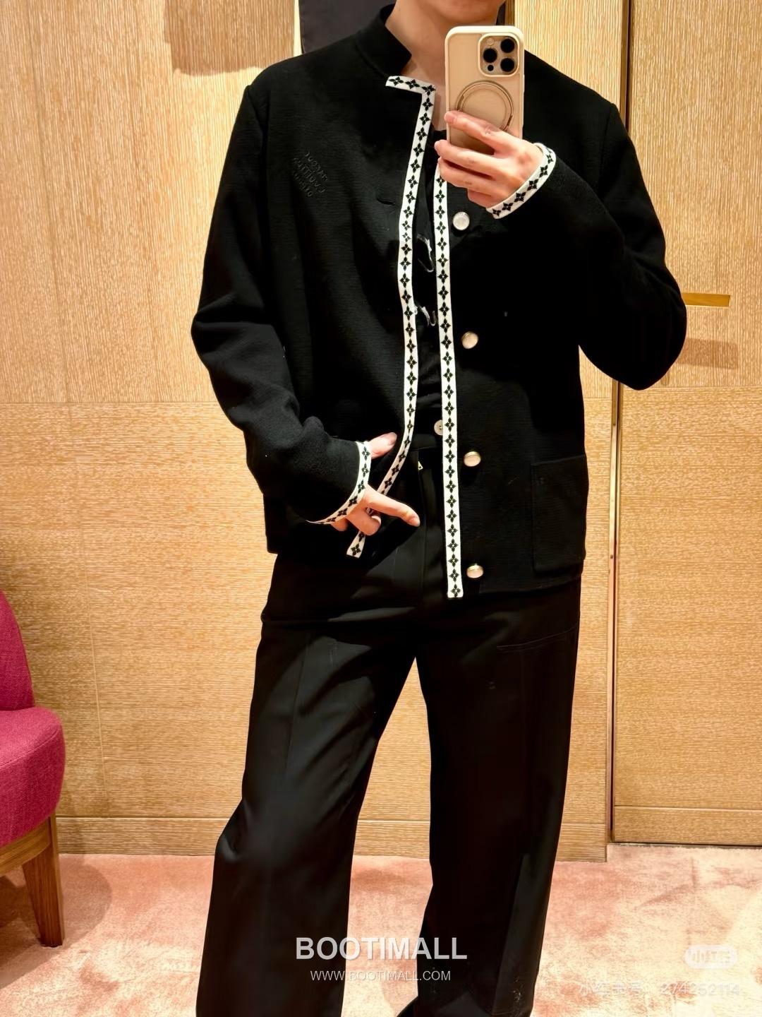 Louis Vuitton 2026FW Embroidered Wool Blend Knit Cardigan Jacket with Button Detail 루이비통 2026FW 자수 울 혼방 니트 가디건 재킷 버튼 디테일 3