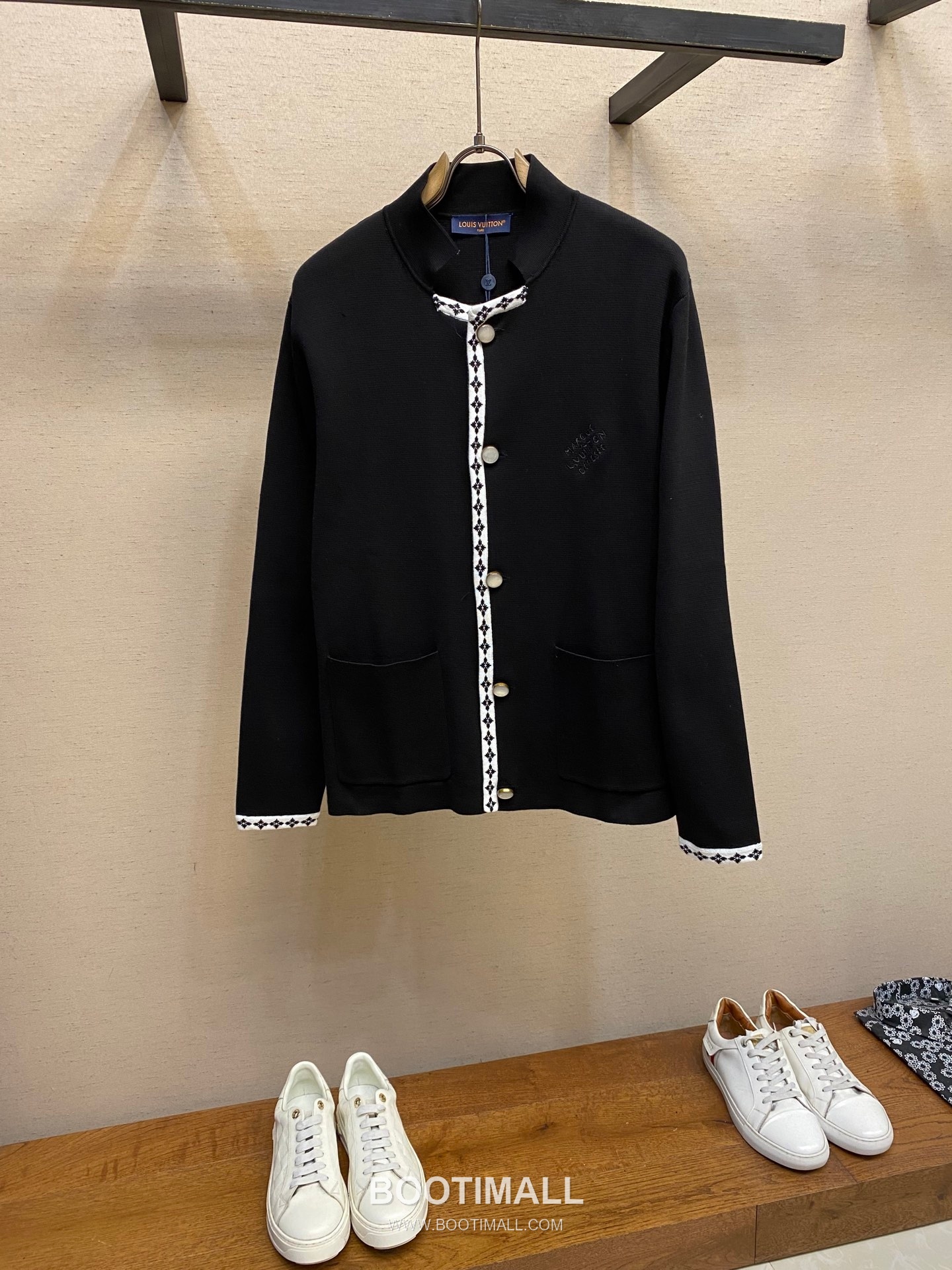 Louis Vuitton 2026FW Embroidered Wool Blend Knit Cardigan Jacket with Button Detail 루이비통 2026FW 자수 울 혼방 니트 가디건 재킷 버튼 디테일 7