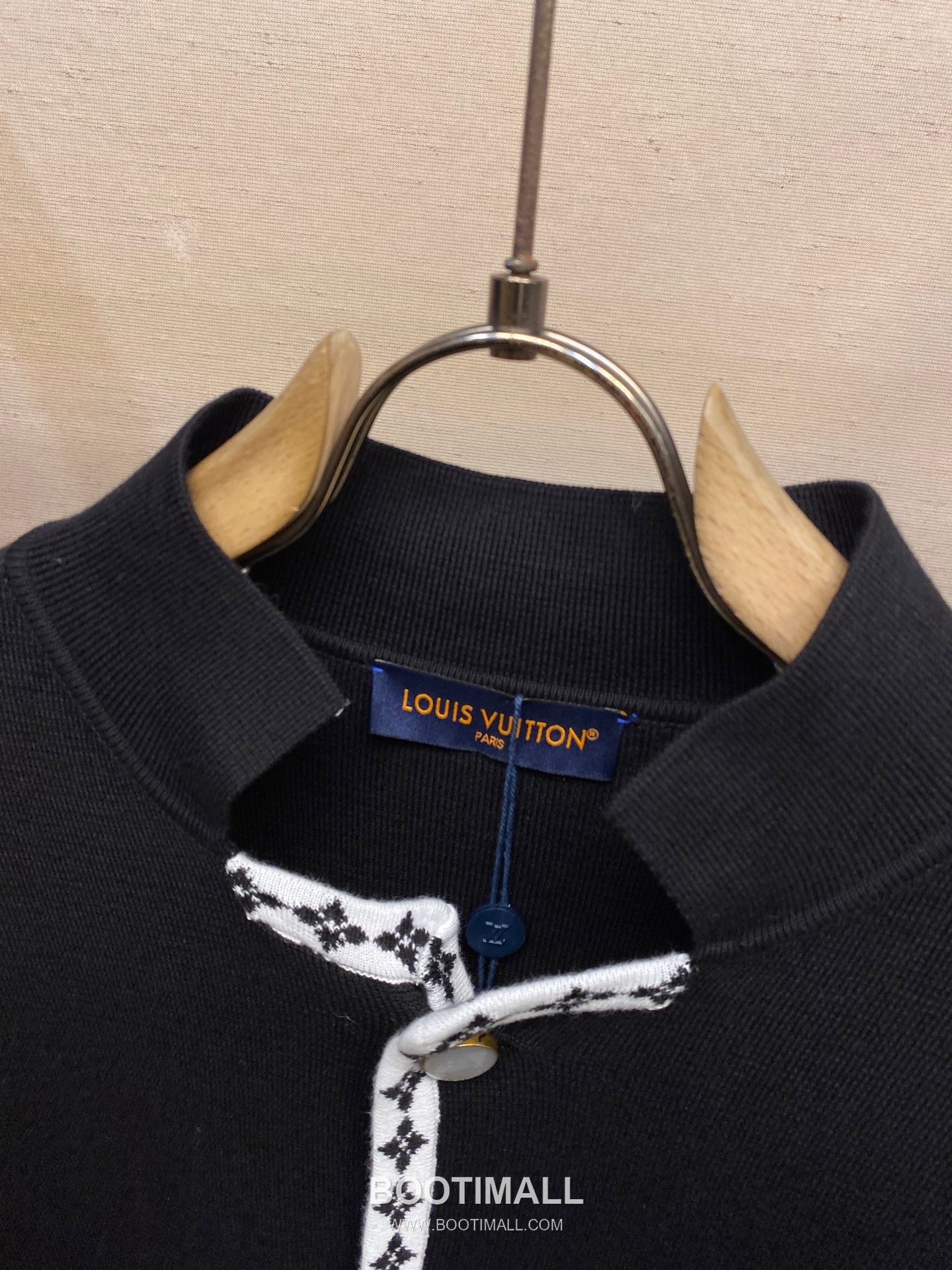 Louis Vuitton 2026FW Embroidered Wool Blend Knit Cardigan Jacket with Button Detail 루이비통 2026FW 자수 울 혼방 니트 가디건 재킷 버튼 디테일 9