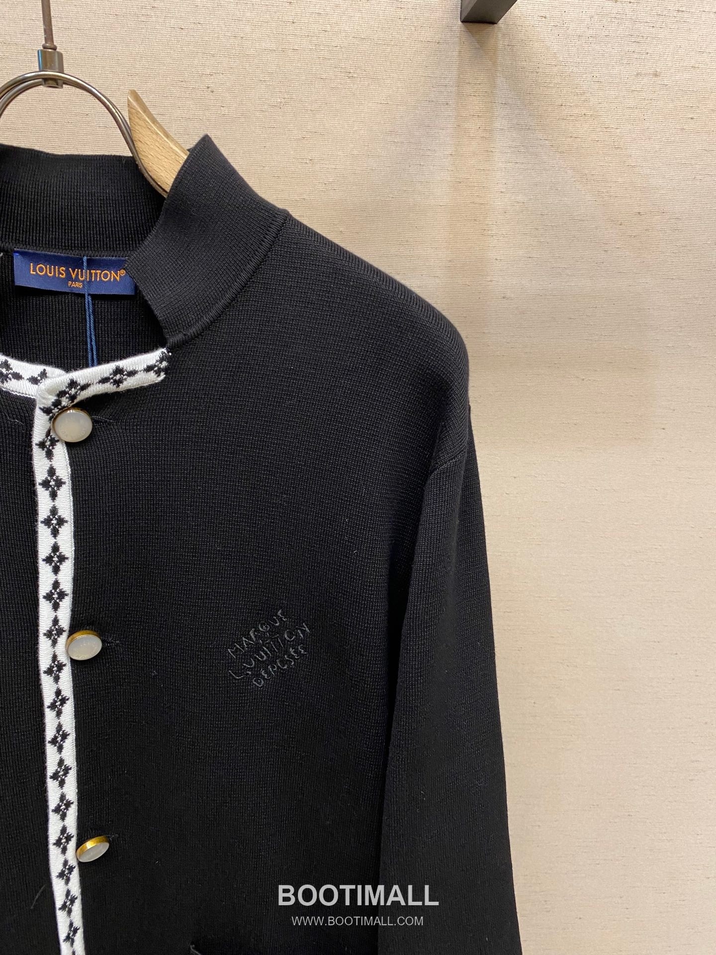 Louis Vuitton 2026FW Embroidered Wool Blend Knit Cardigan Jacket with Button Detail 루이비통 2026FW 자수 울 혼방 니트 가디건 재킷 버튼 디테일 10