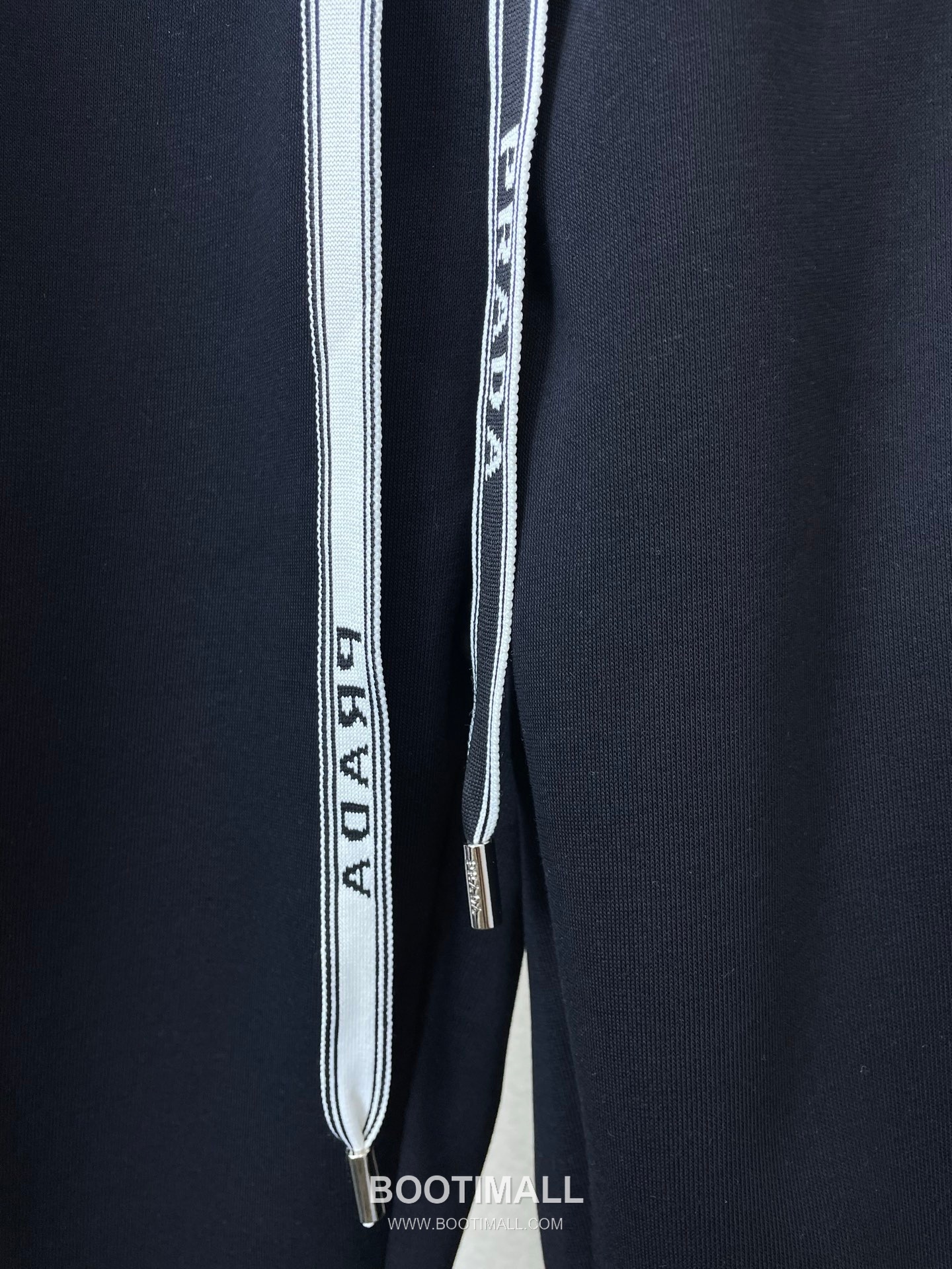 Prada SS26 Cotton Blend Logo Patch Casual Pants 프라다 SS26 코튼 혼방 로고 패치 캐주얼 팬츠 8